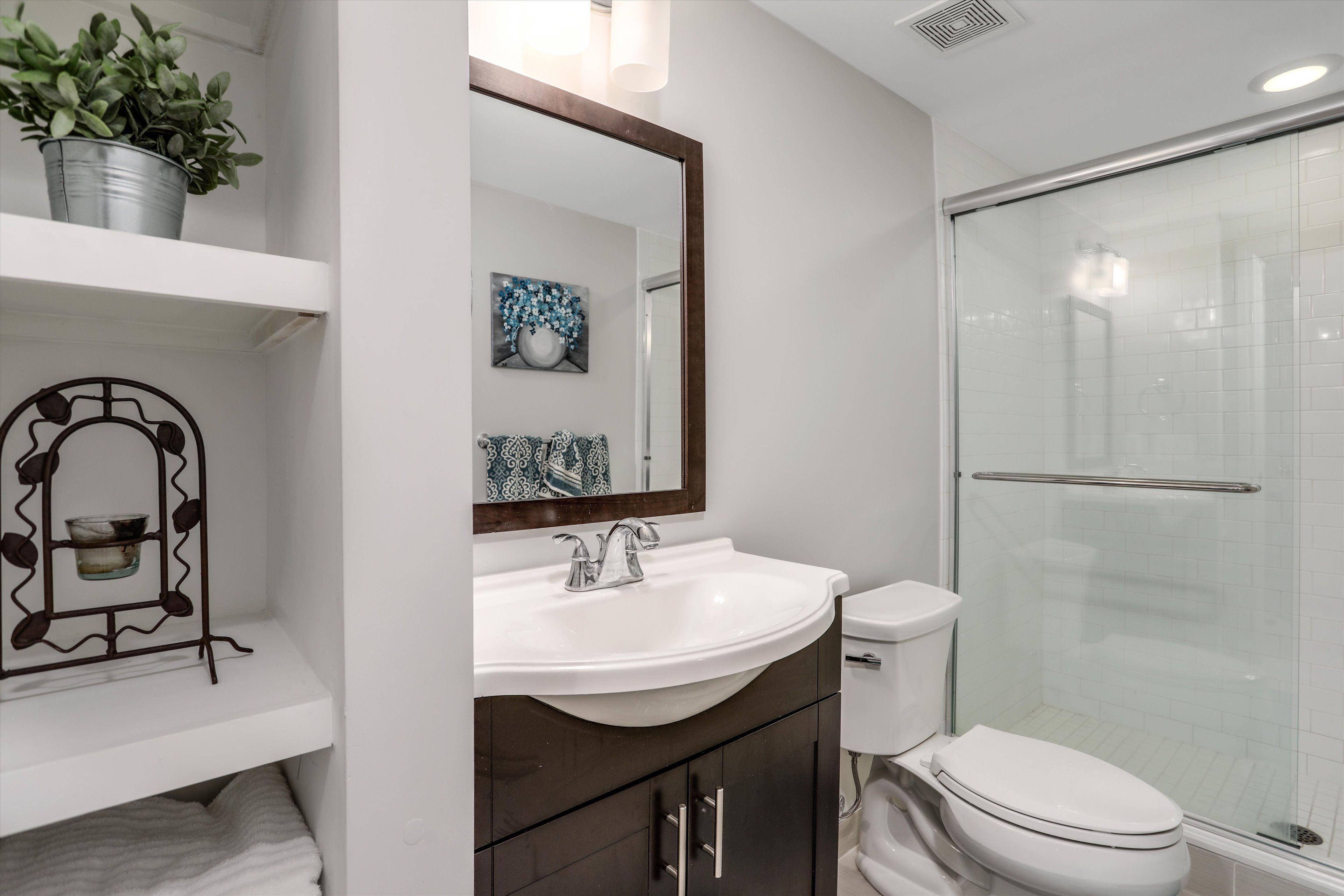 1064 Bennaville Avenue