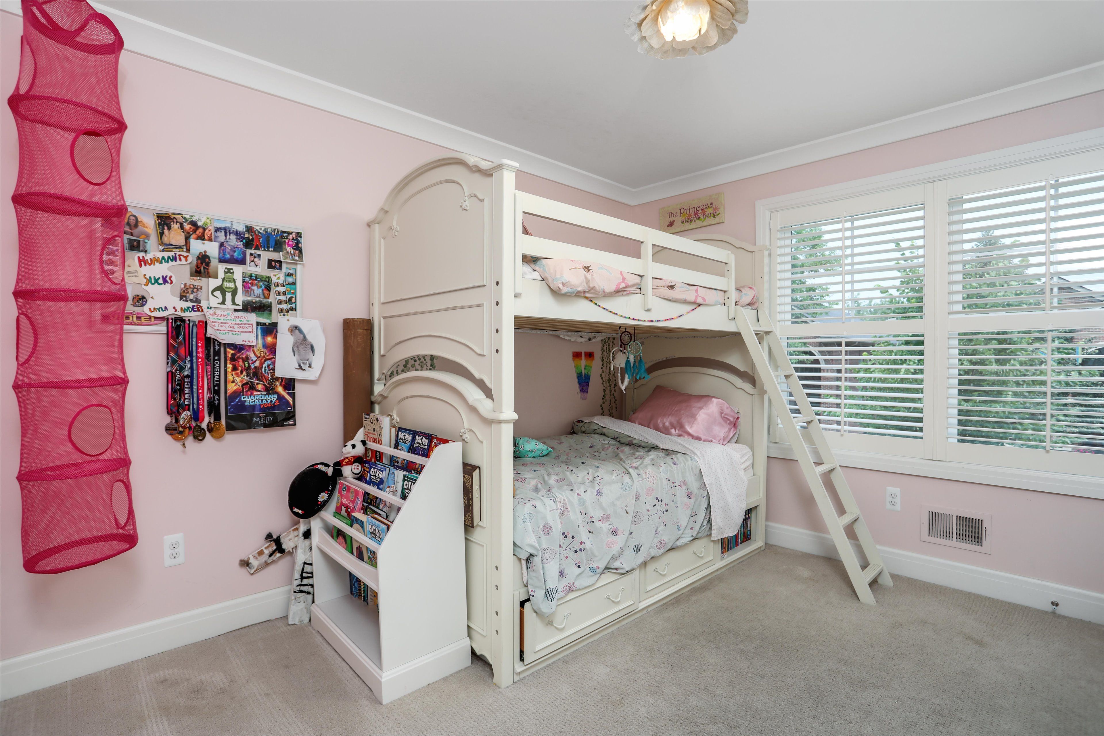 1064 Bennaville Avenue