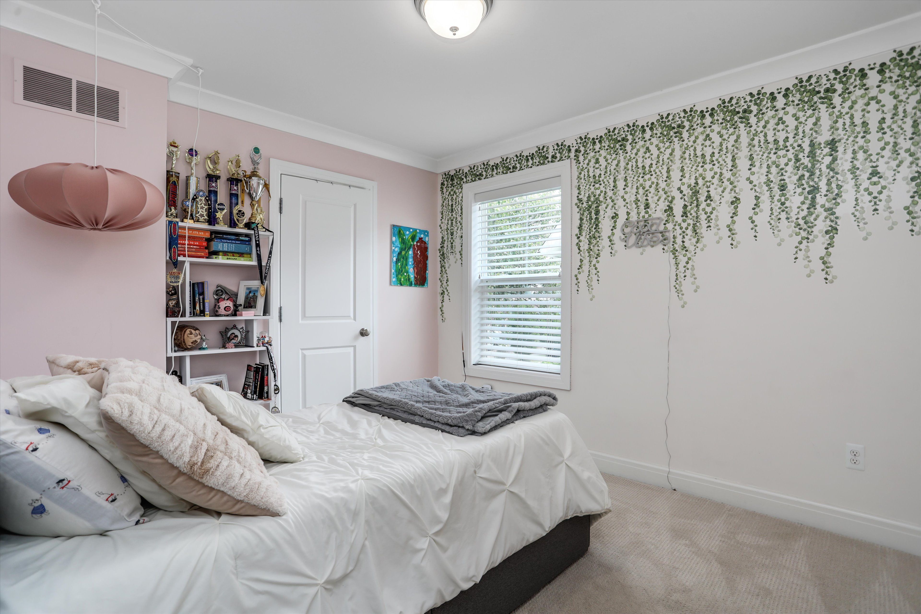 1064 Bennaville Avenue