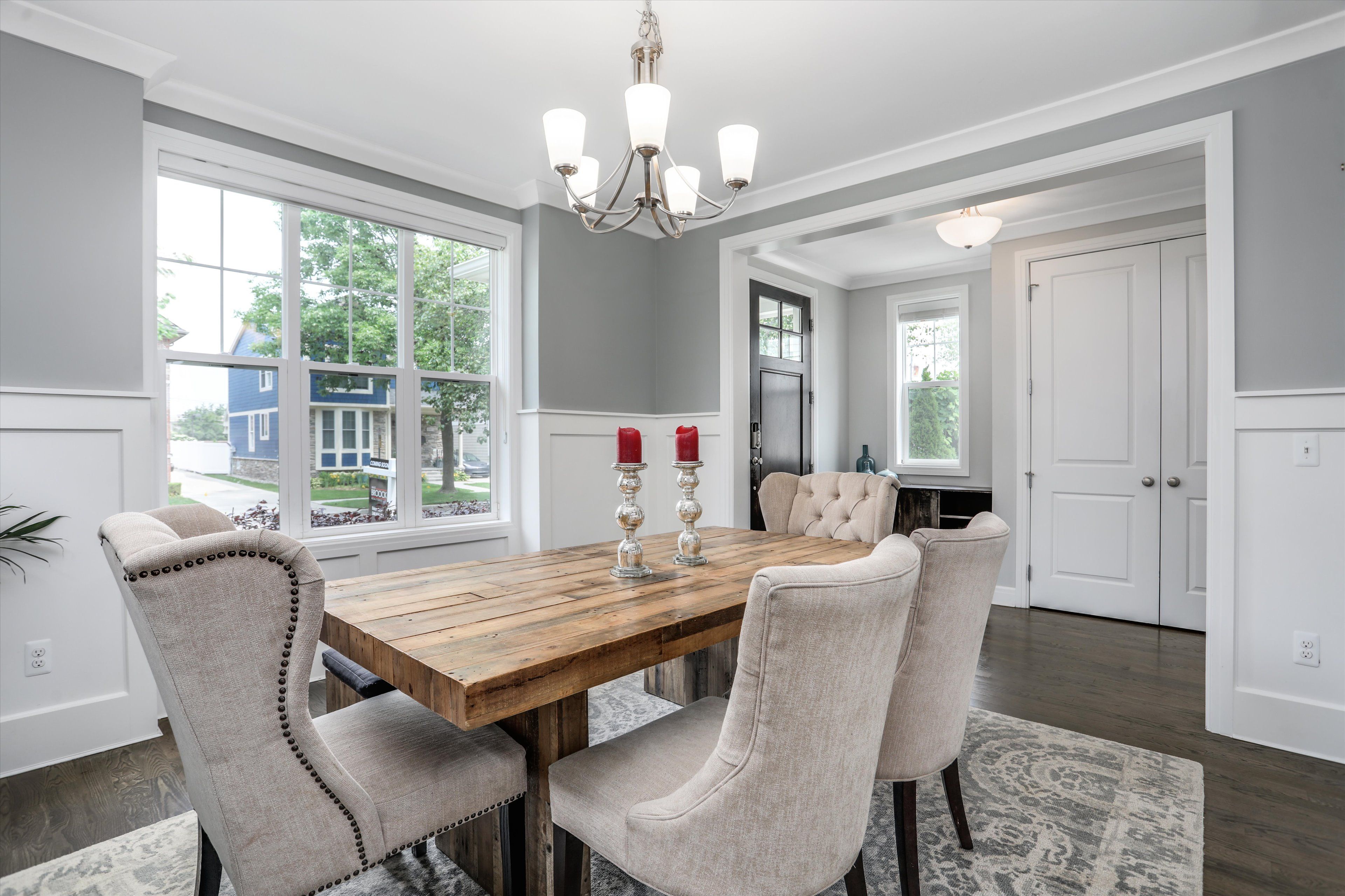 1064 Bennaville Avenue