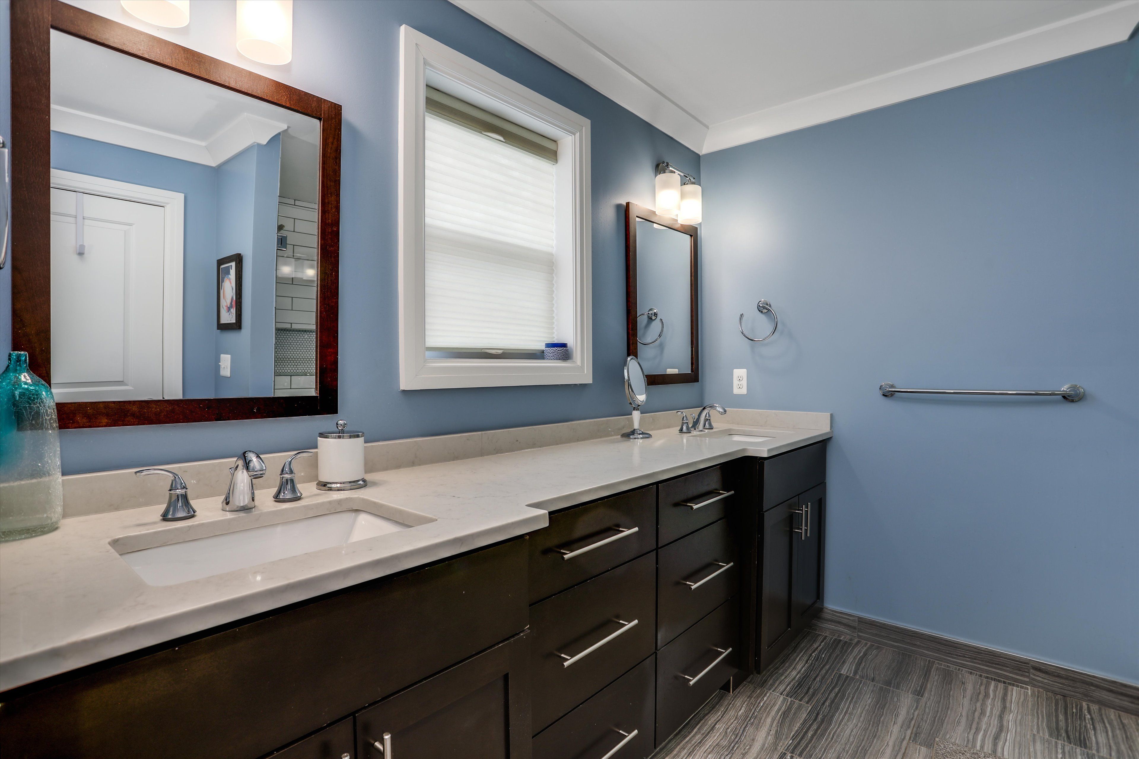 1064 Bennaville Avenue