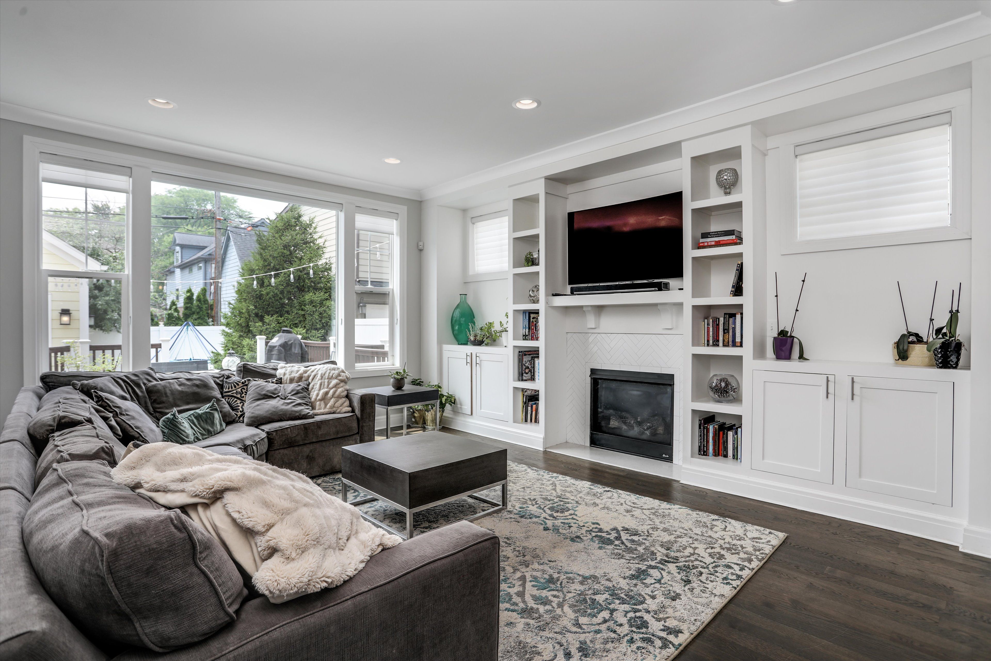 1064 Bennaville Avenue