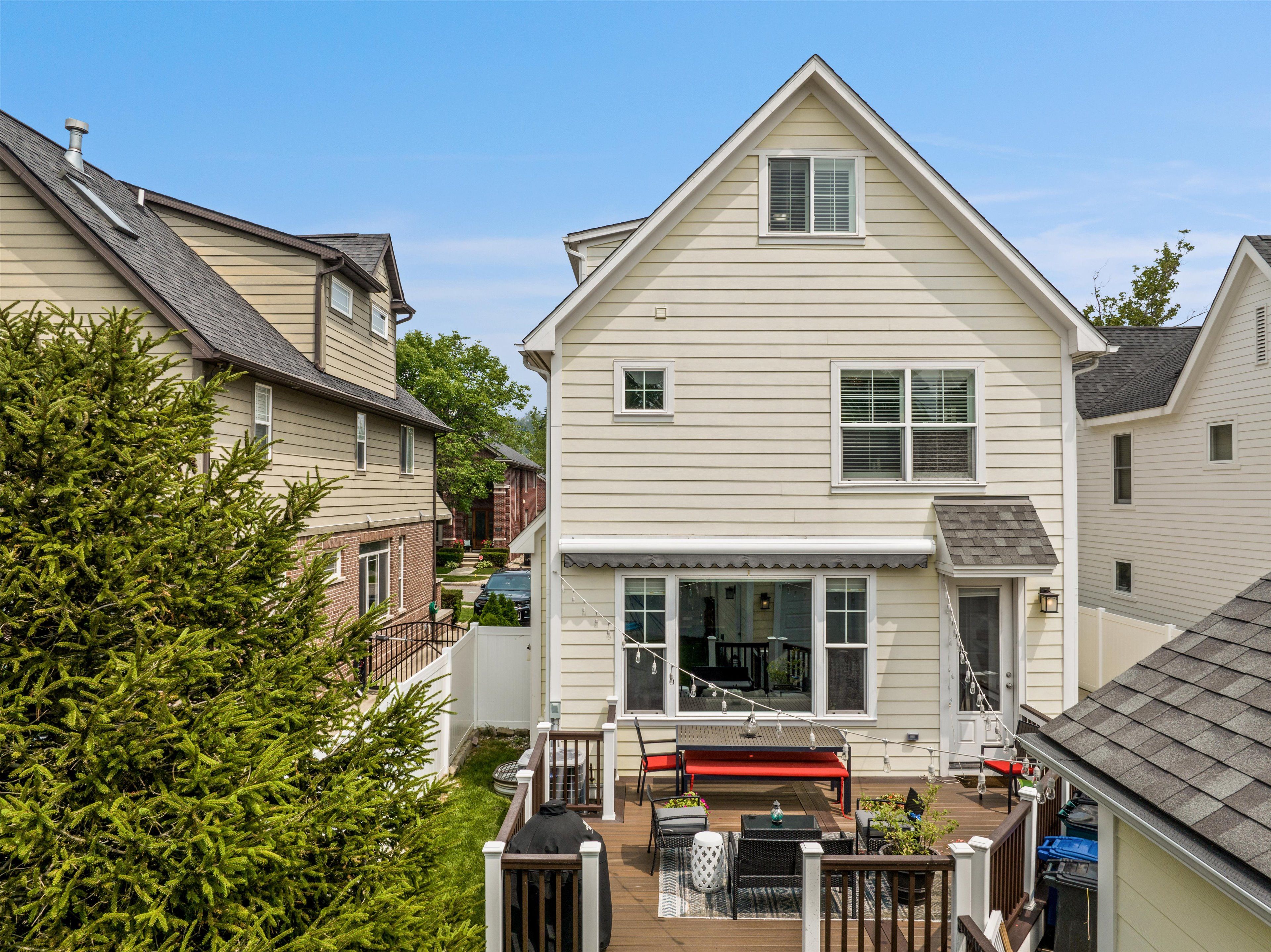 1064 Bennaville Avenue