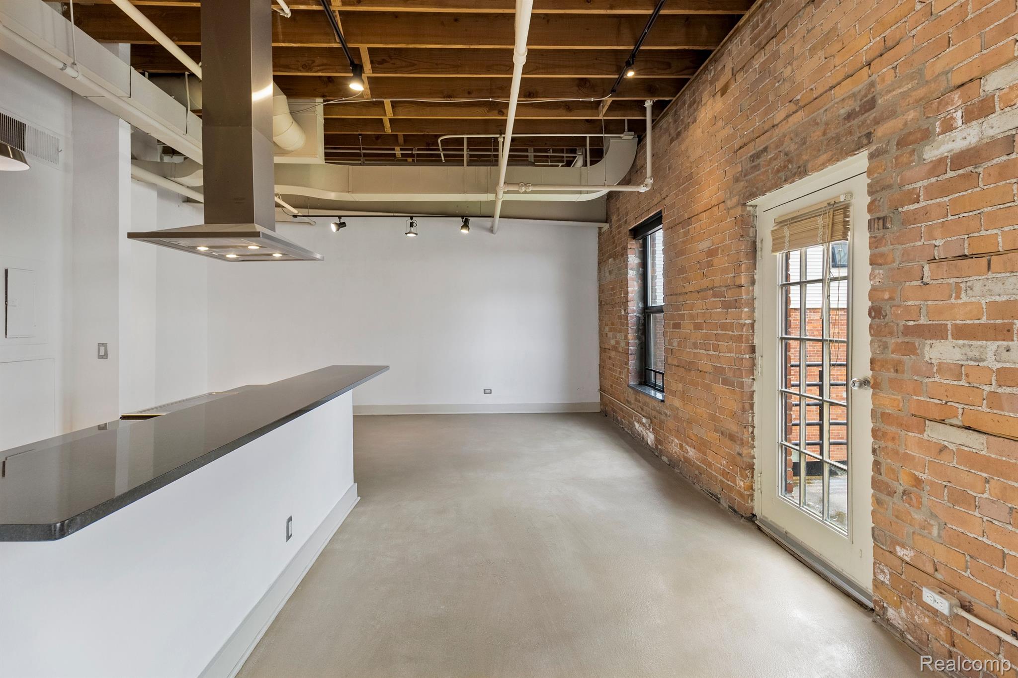 6533 E JEFFERSON Avenue Unit: 404j