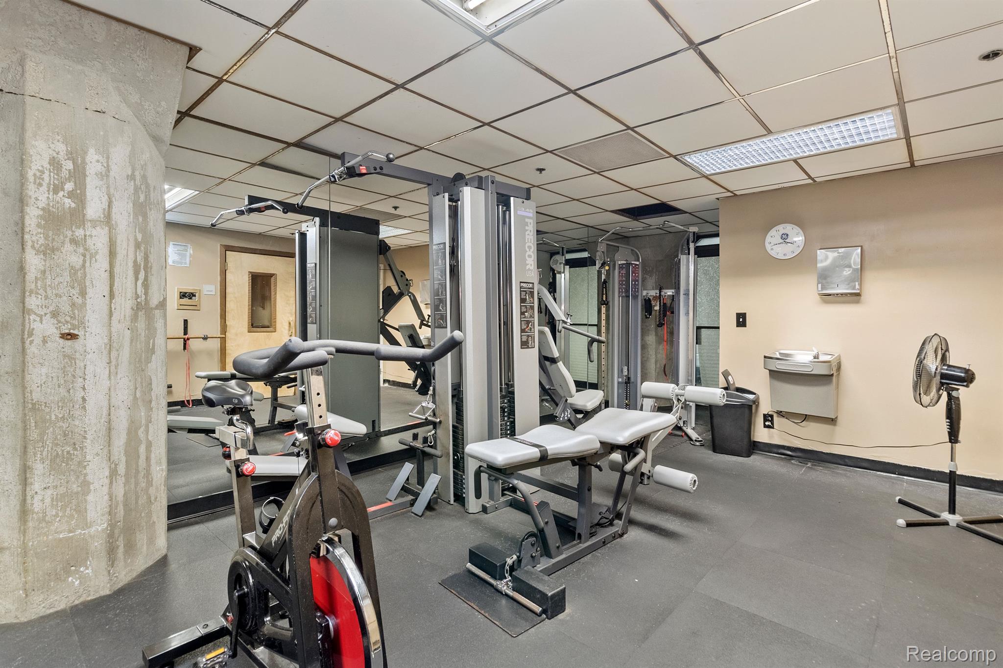 6533 E JEFFERSON Avenue Unit: 404j