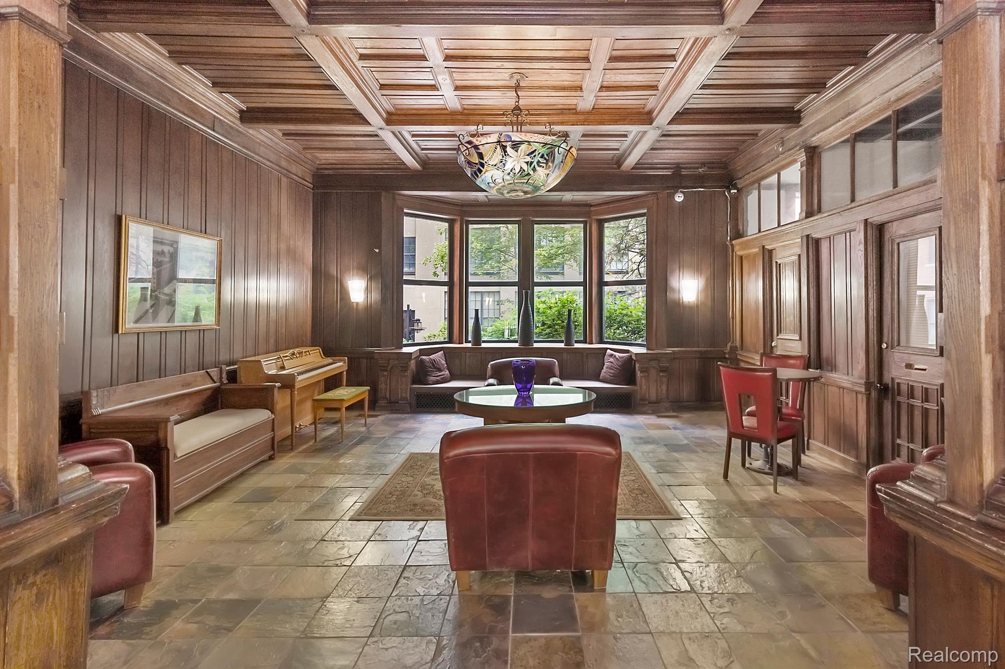 6533 E JEFFERSON Avenue Unit: 404j