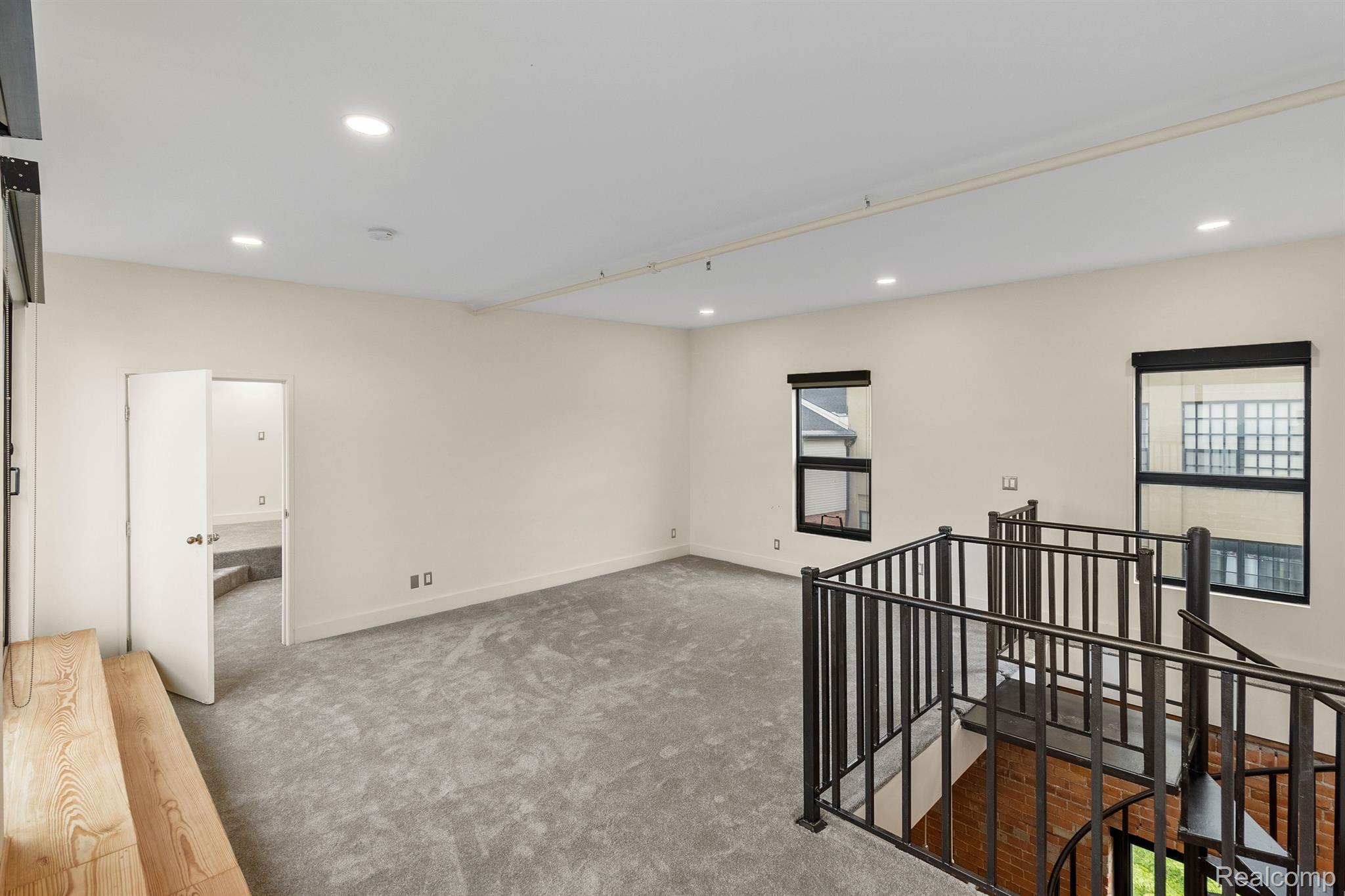 6533 E JEFFERSON Avenue Unit: 404j