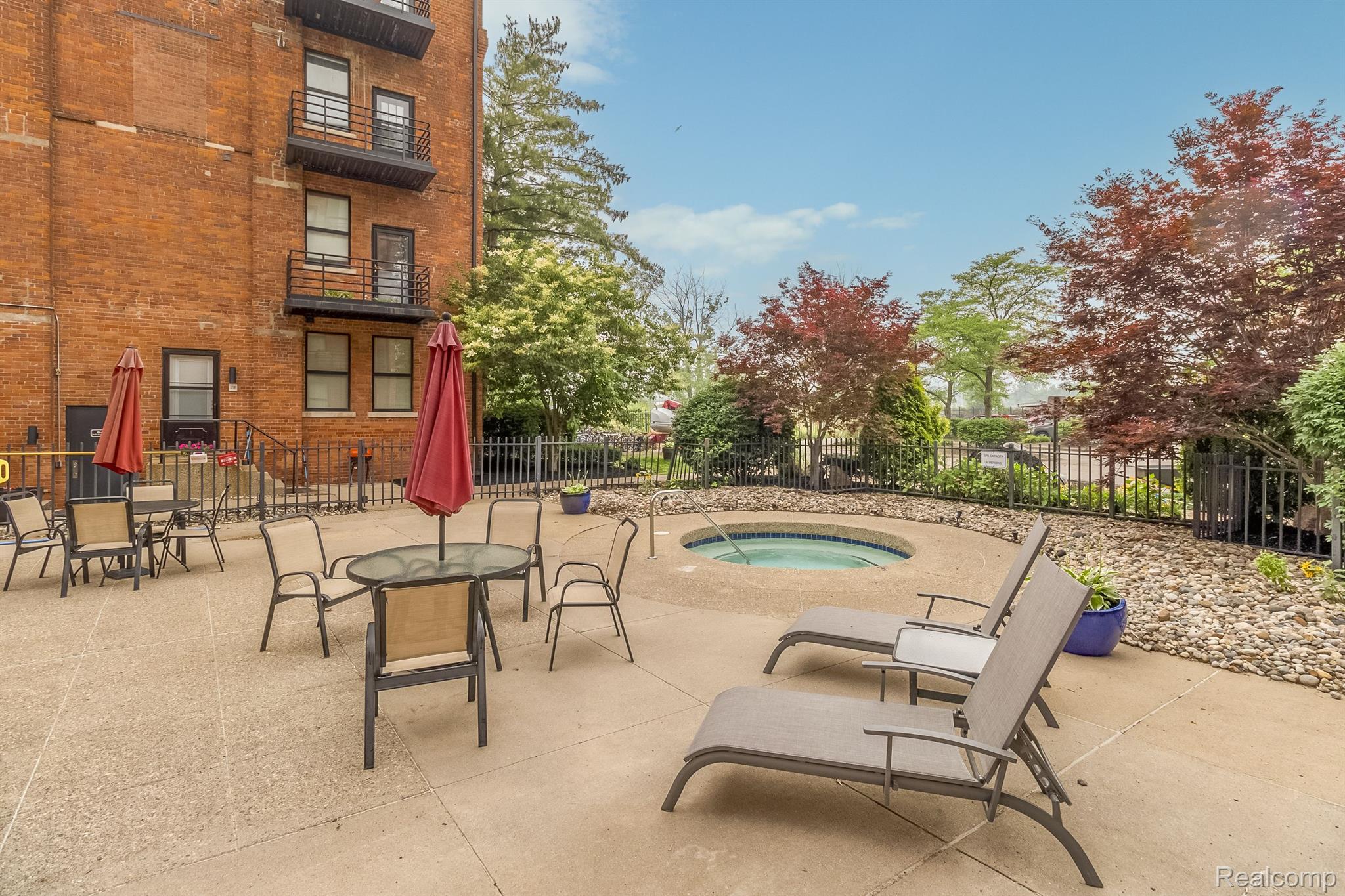 6533 E JEFFERSON Avenue Unit: 404j