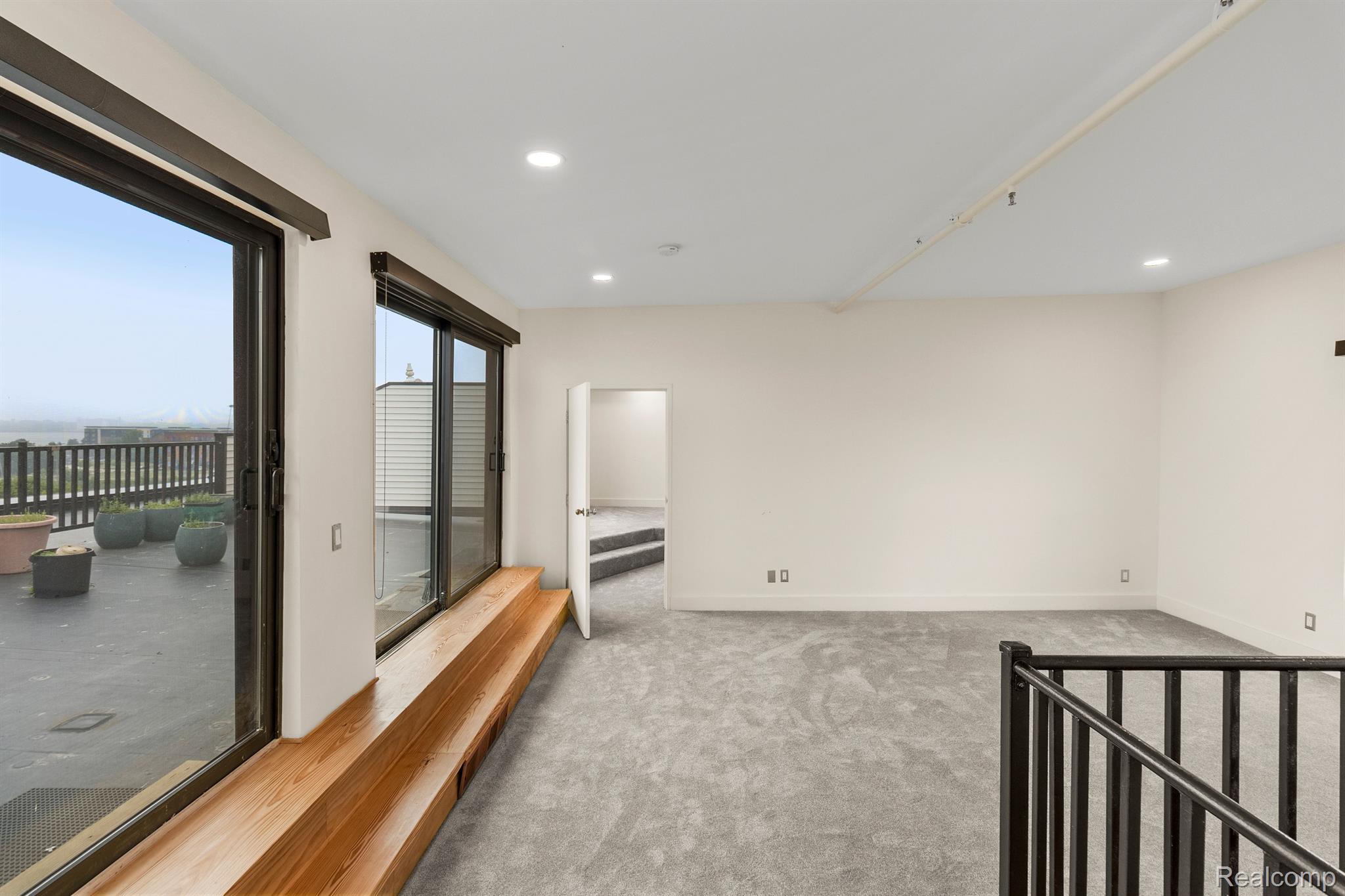 6533 E JEFFERSON Avenue Unit: 404j