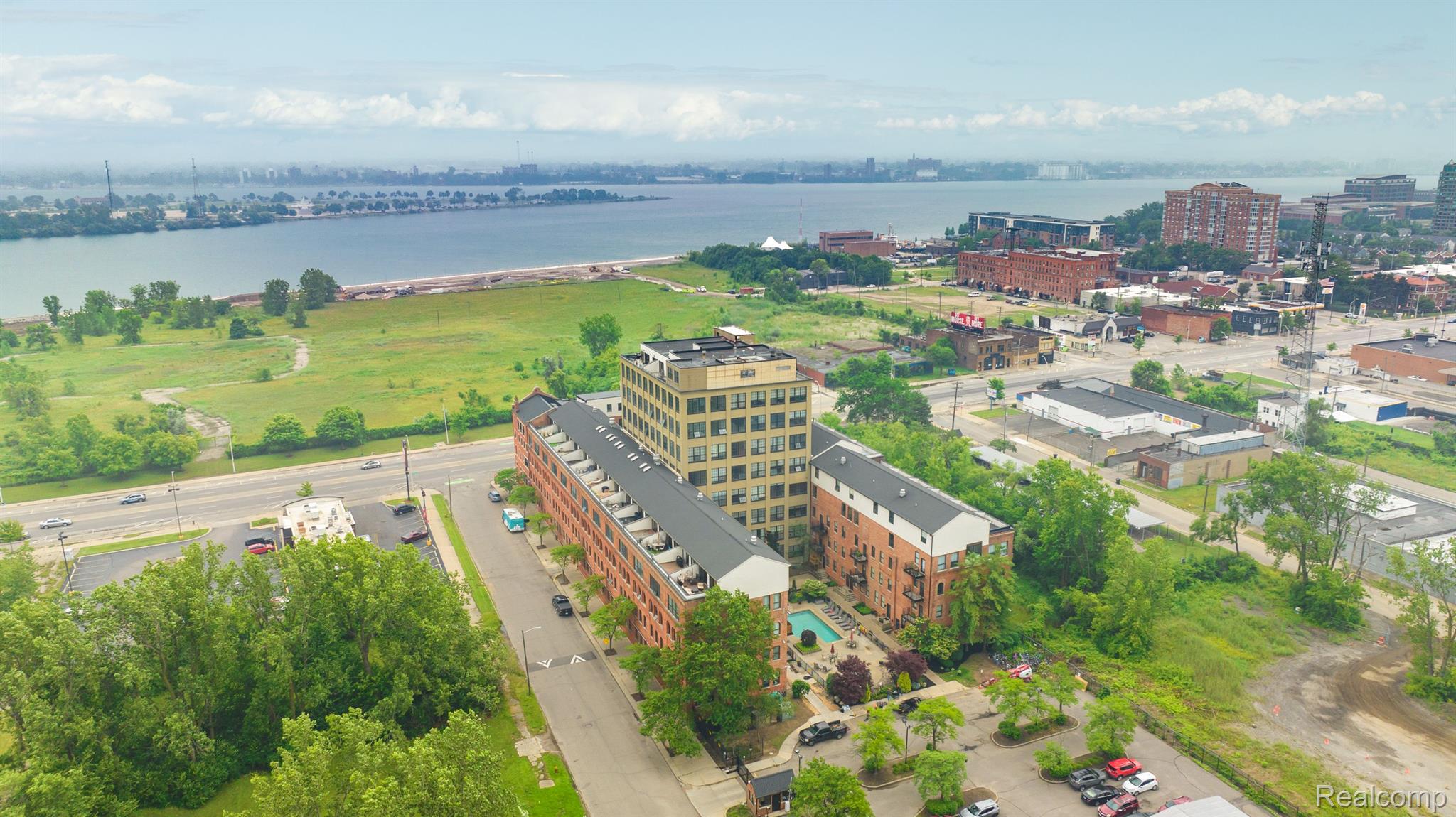 6533 E JEFFERSON Avenue Unit: 404j