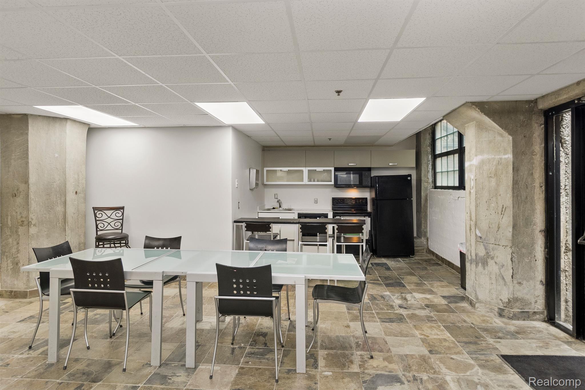 6533 E JEFFERSON Avenue Unit: 404j