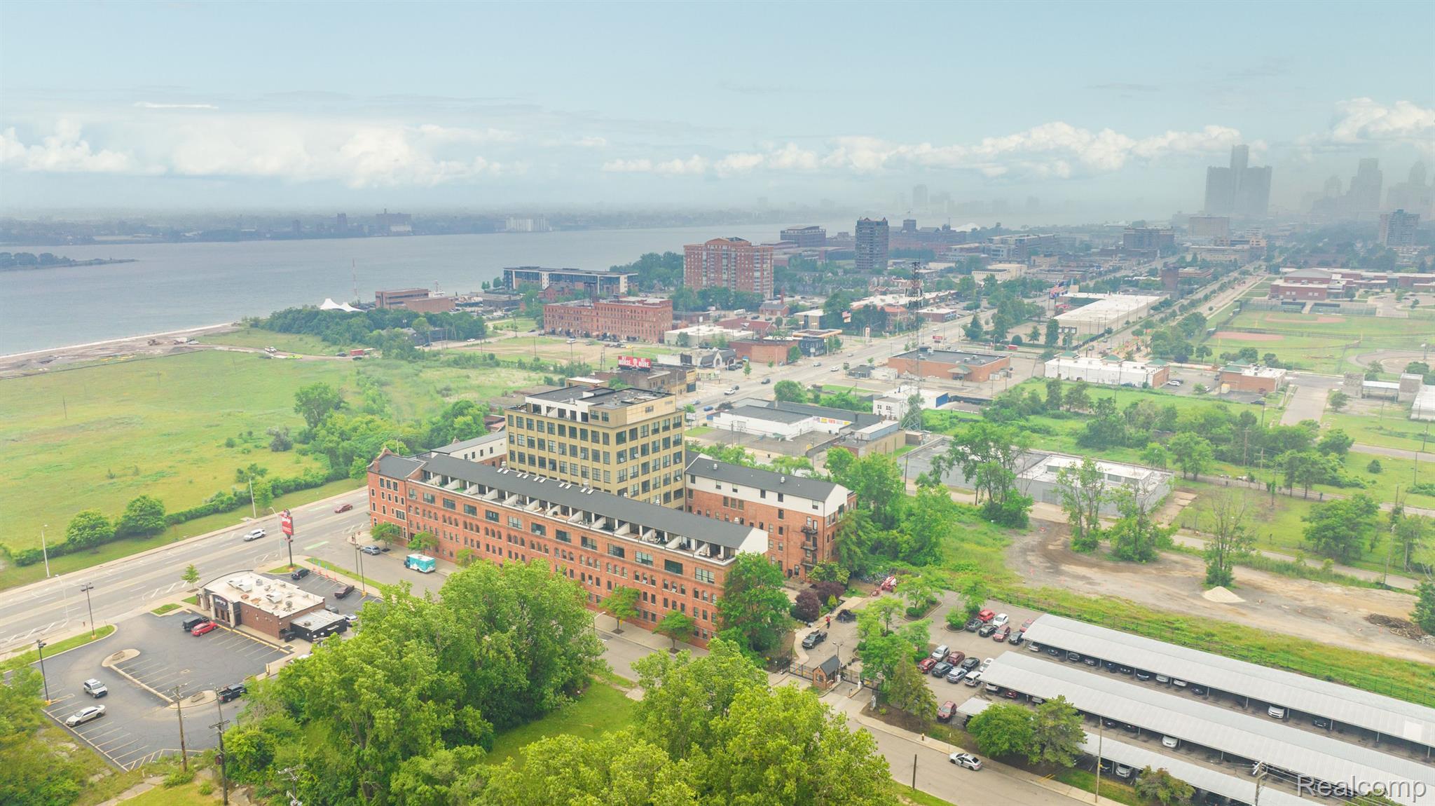 6533 E JEFFERSON Avenue Unit: 404j