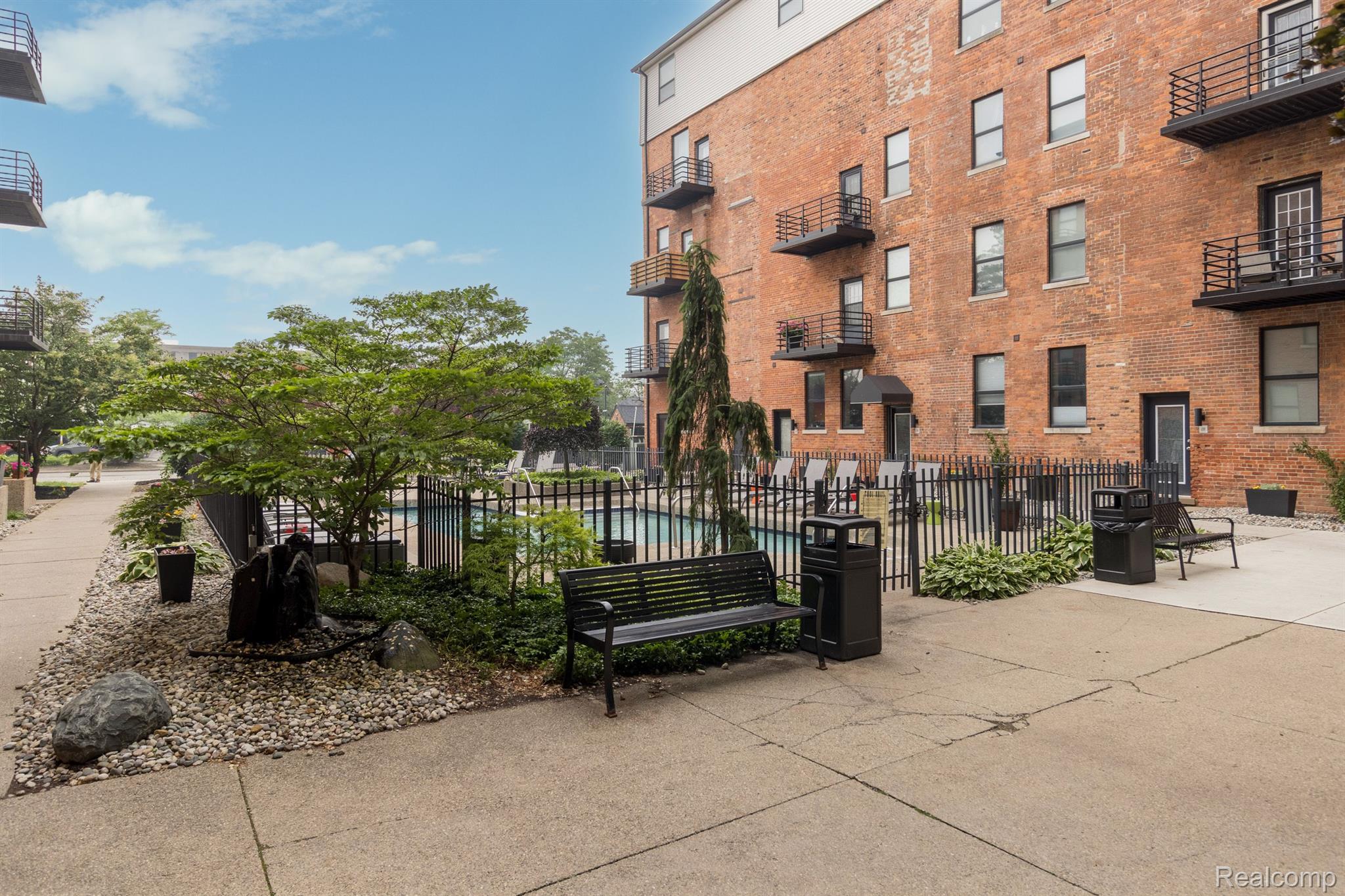 6533 E JEFFERSON Avenue Unit: 404j
