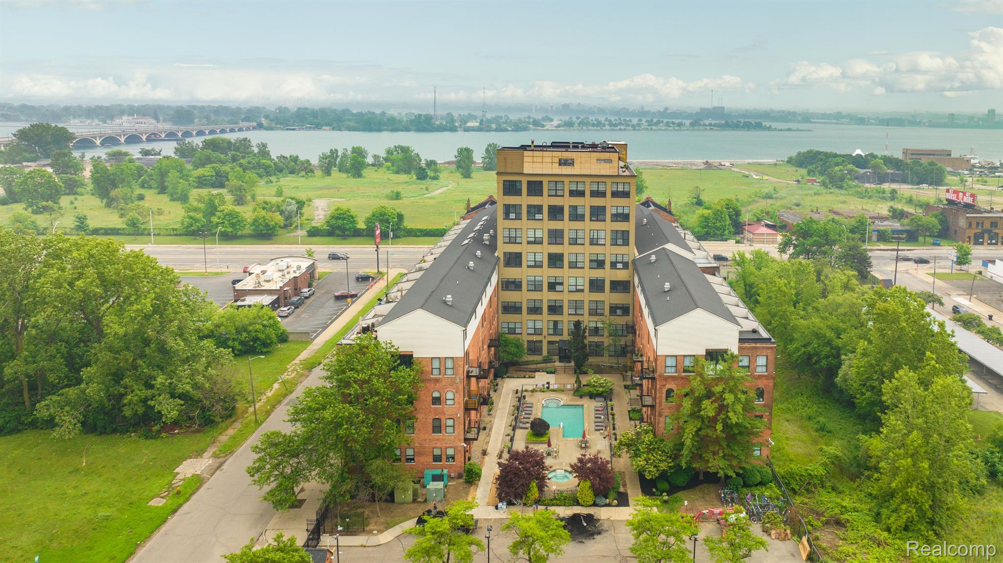 6533 E JEFFERSON Avenue Unit: 404j