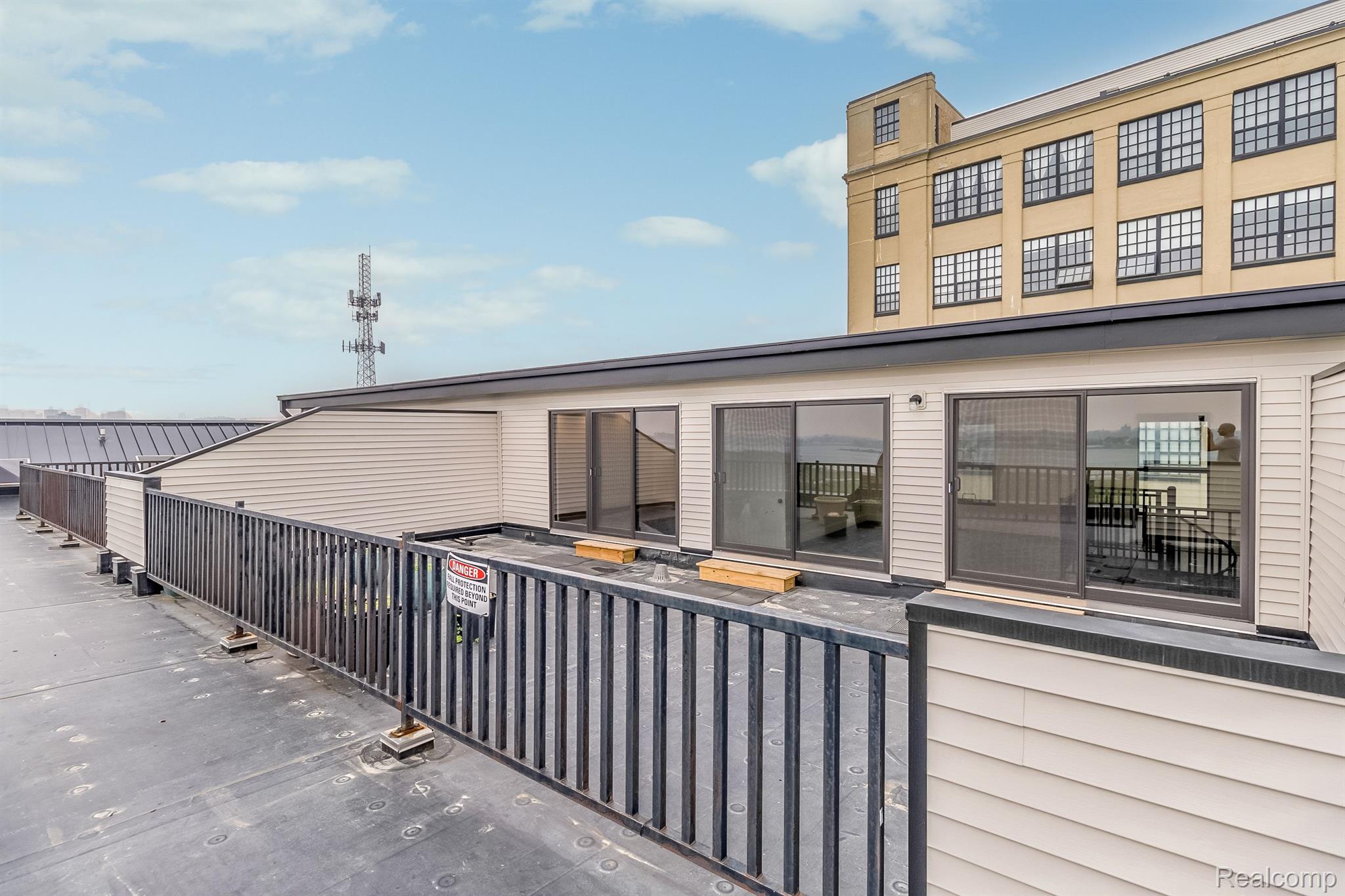 6533 E JEFFERSON Avenue Unit: 404j