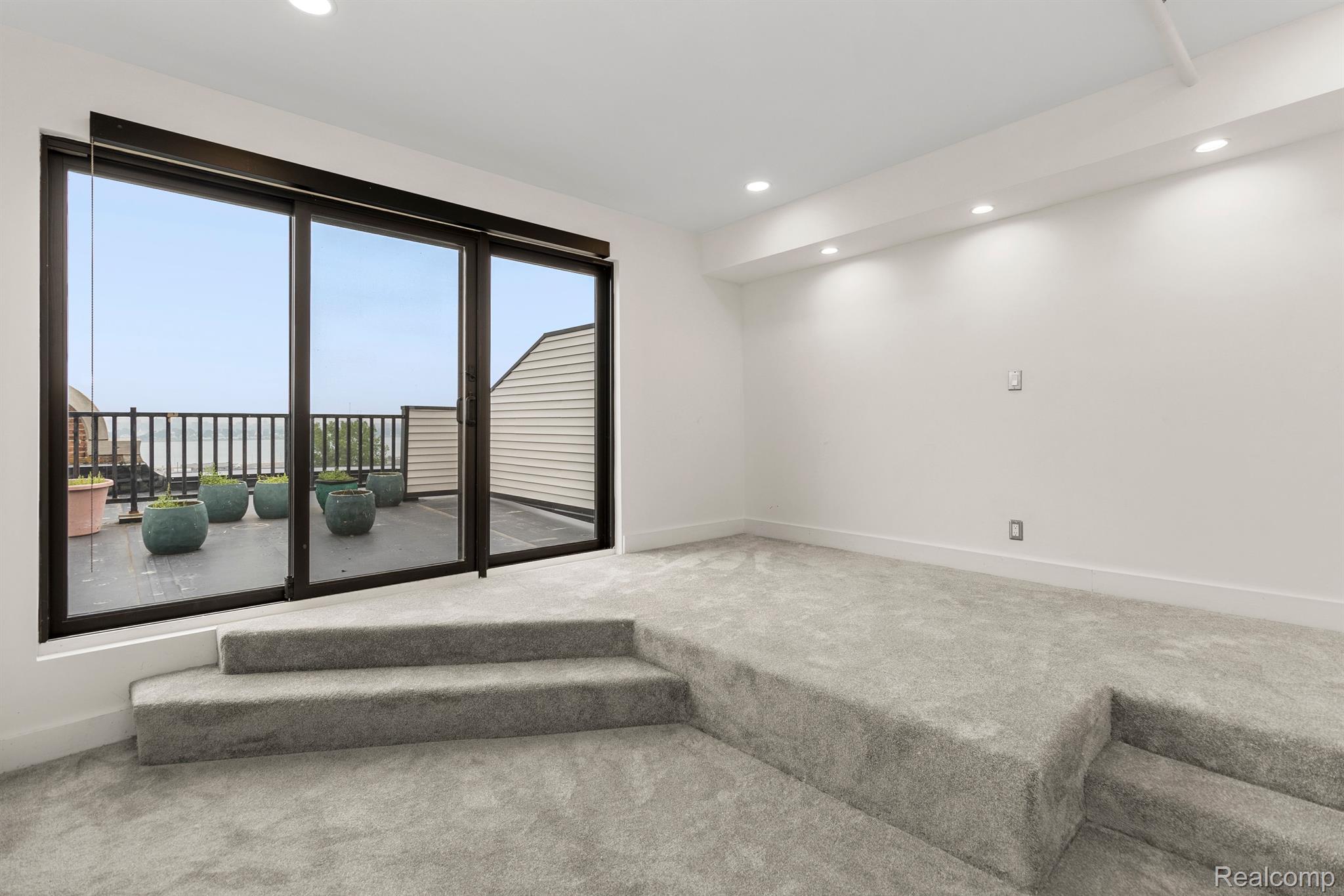 6533 E JEFFERSON Avenue Unit: 404j