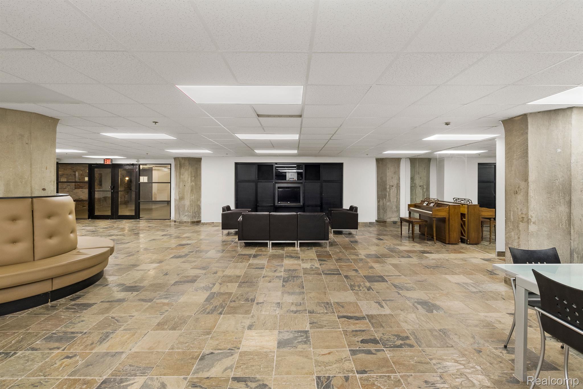 6533 E JEFFERSON Avenue Unit: 404j