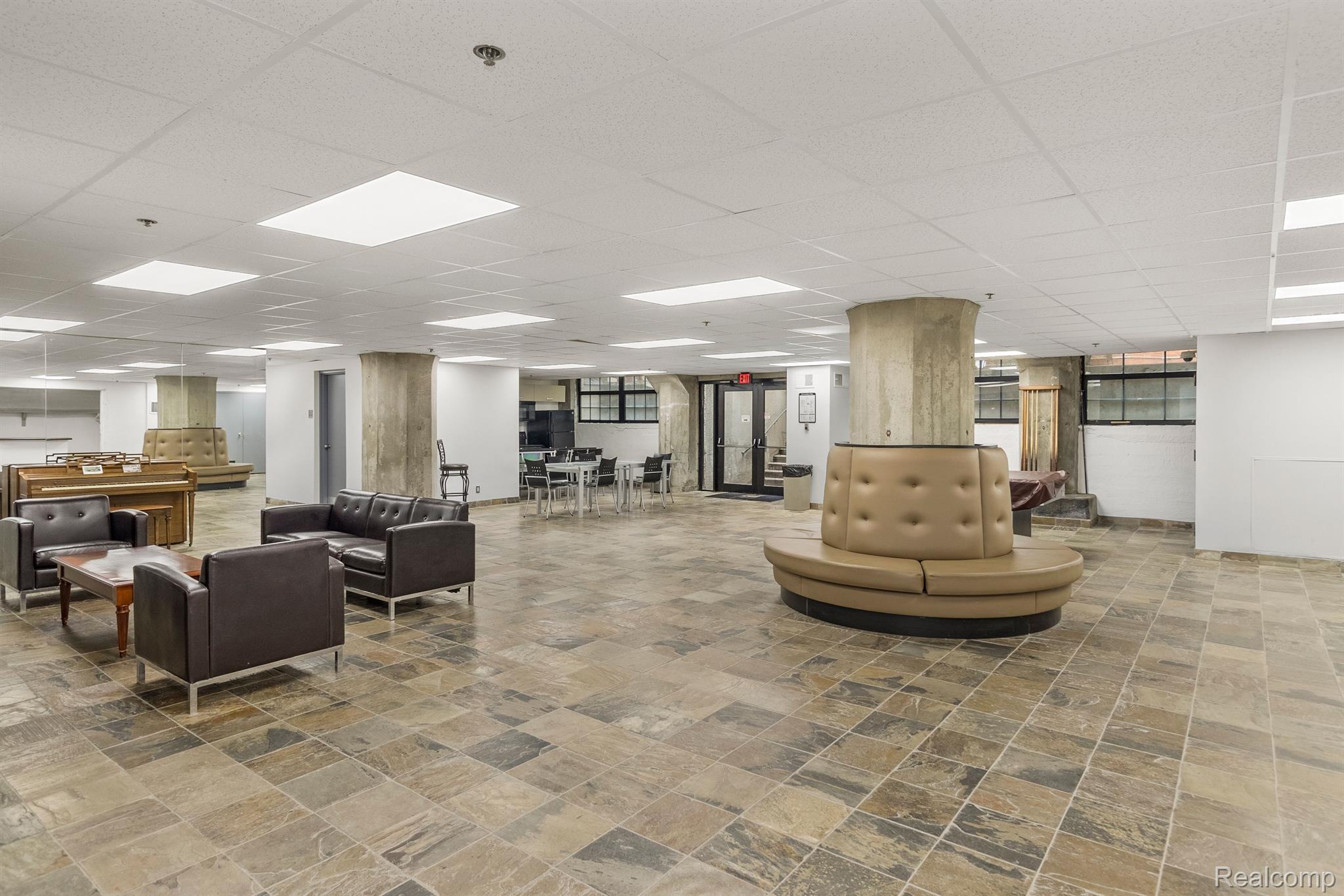 6533 E JEFFERSON Avenue Unit: 404j