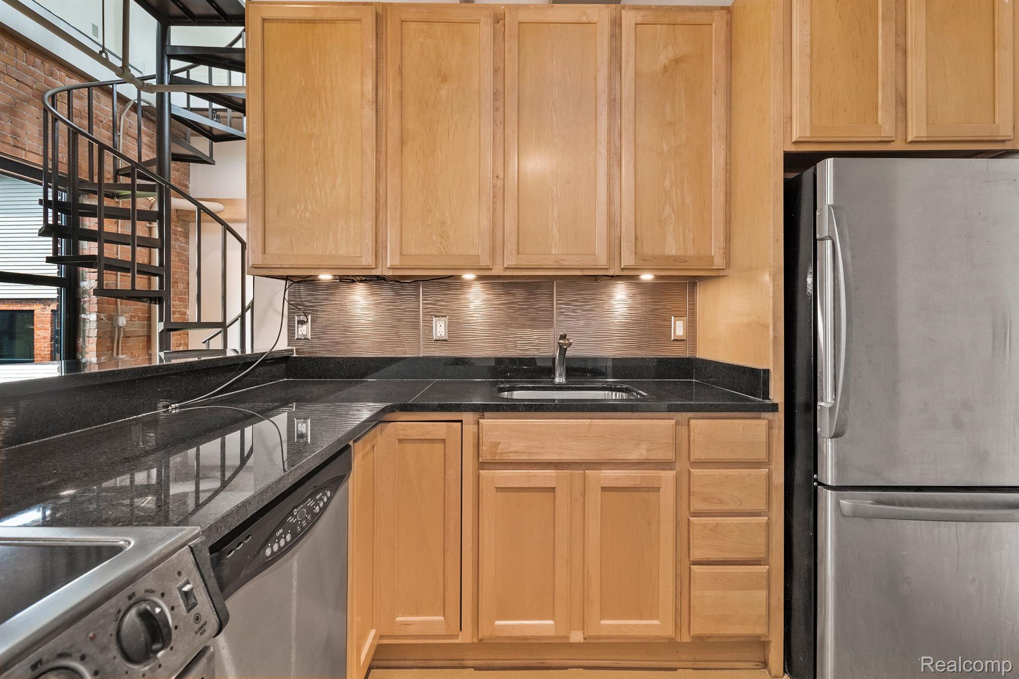 6533 E JEFFERSON Avenue Unit: 404j