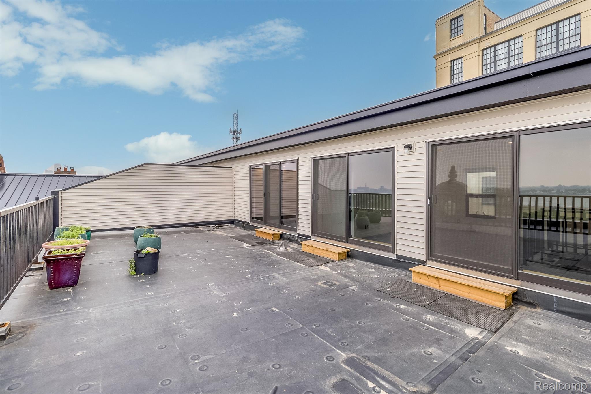 6533 E JEFFERSON Avenue Unit: 404j