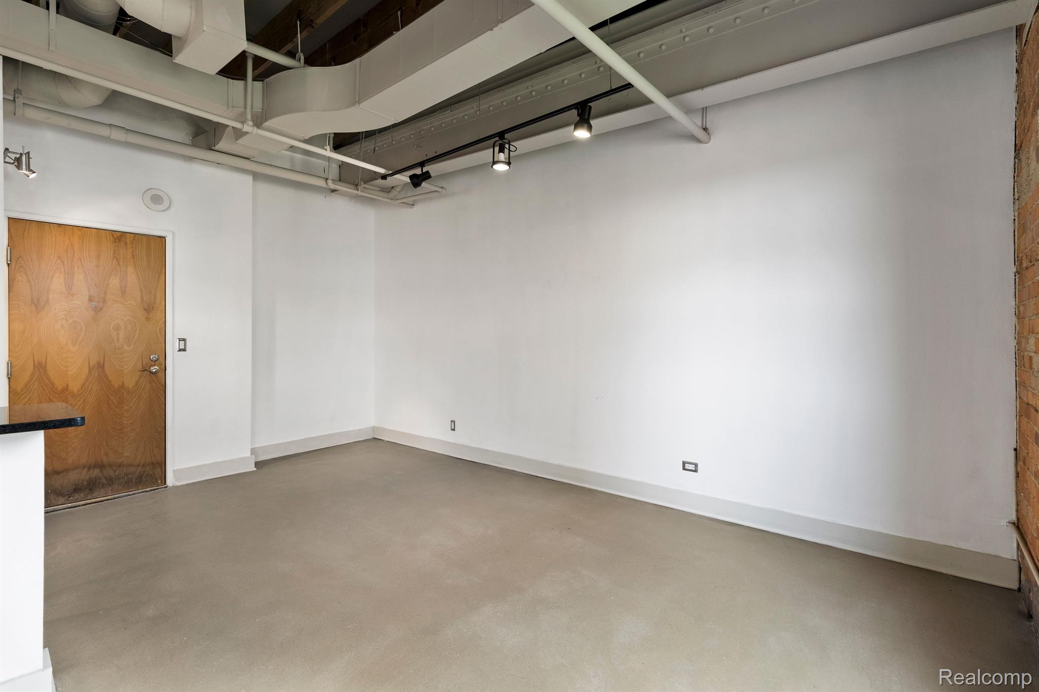 6533 E JEFFERSON Avenue Unit: 404j