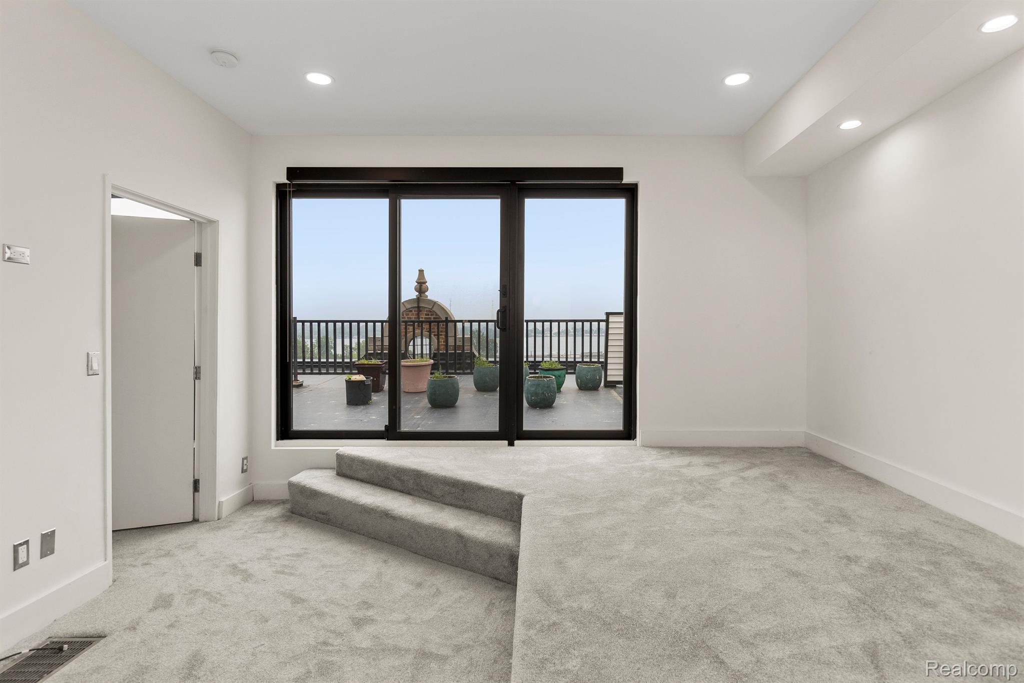 6533 E JEFFERSON Avenue Unit: 404j