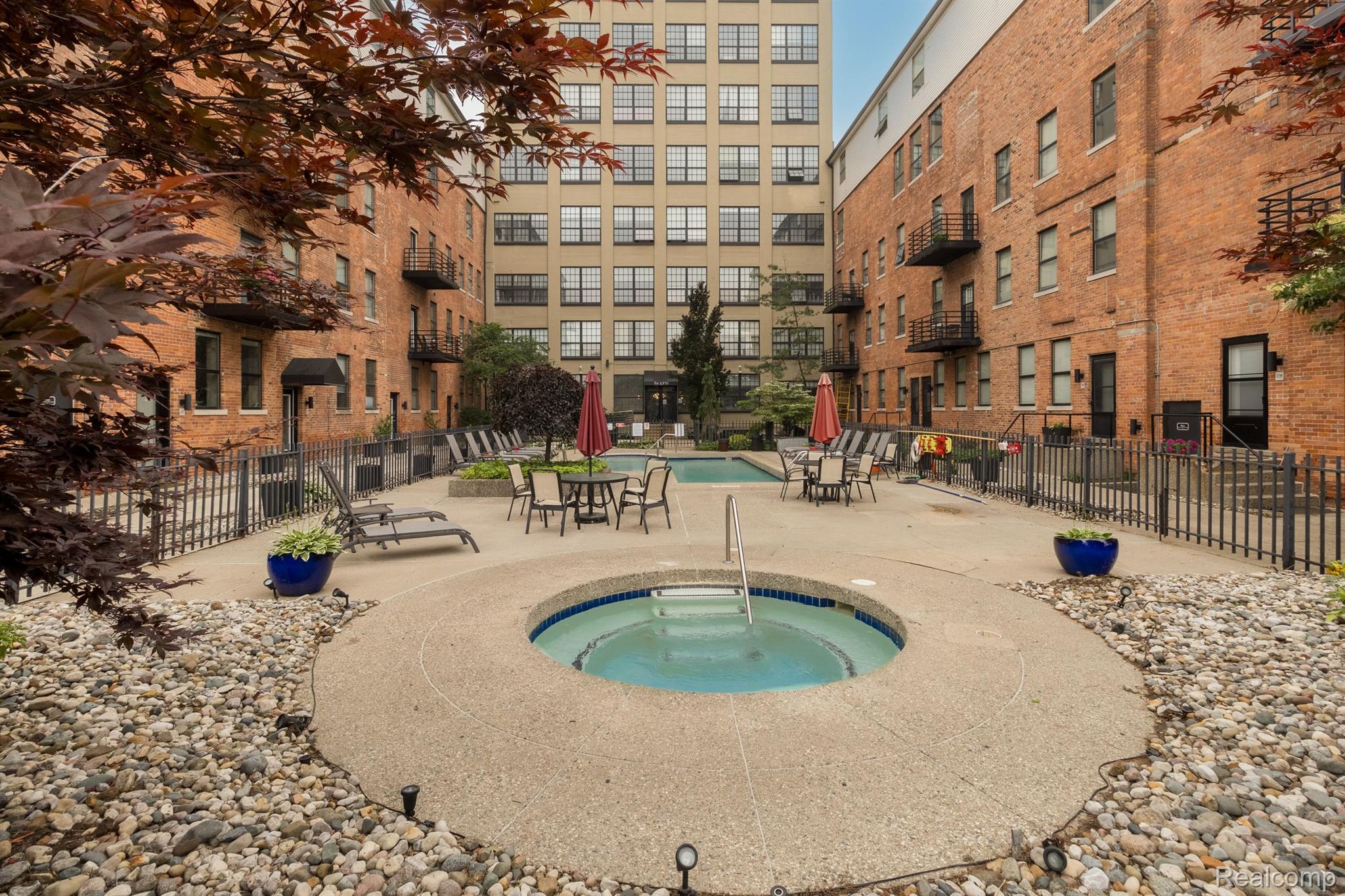 6533 E JEFFERSON Avenue Unit: 404j