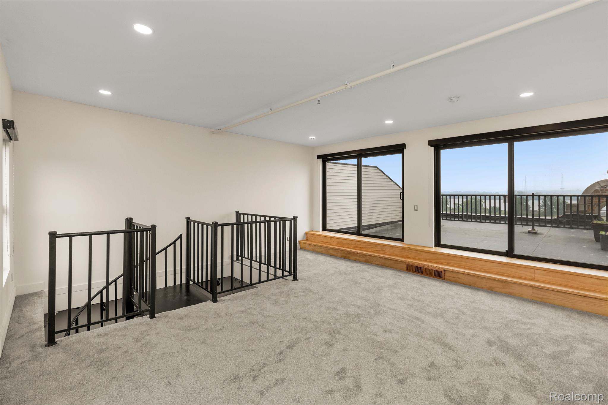 6533 E JEFFERSON Avenue Unit: 404j