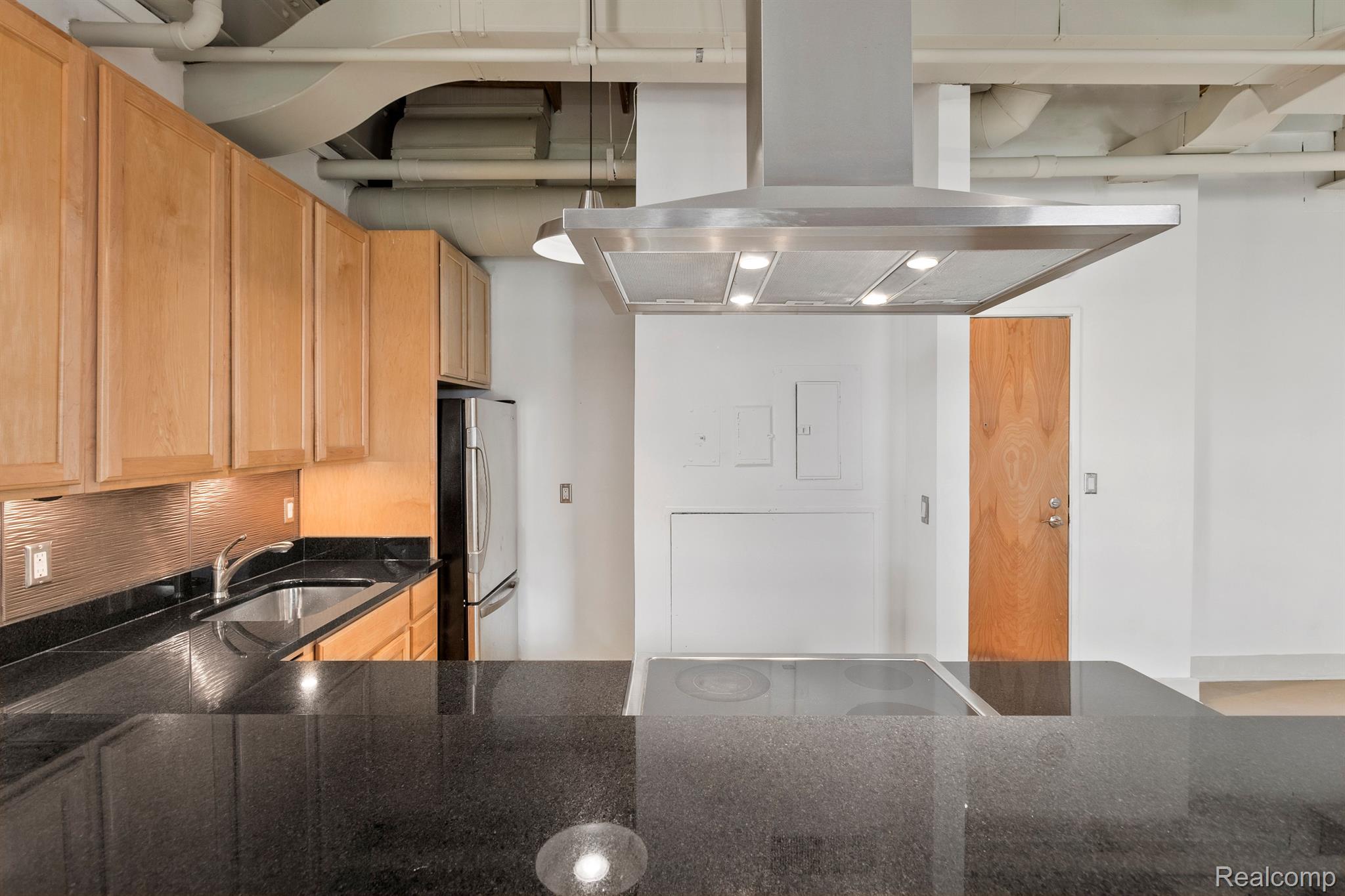 6533 E JEFFERSON Avenue Unit: 404j