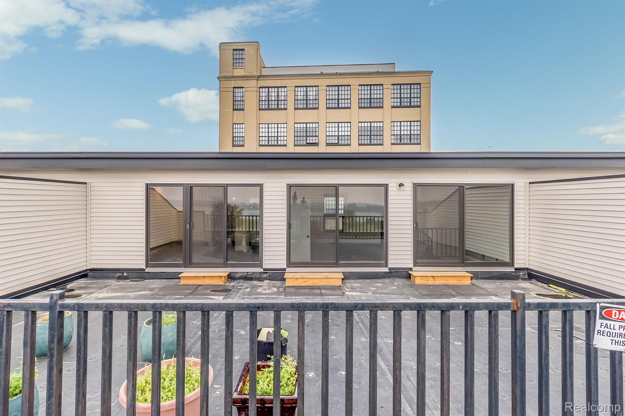 6533 E JEFFERSON Avenue Unit: 404j