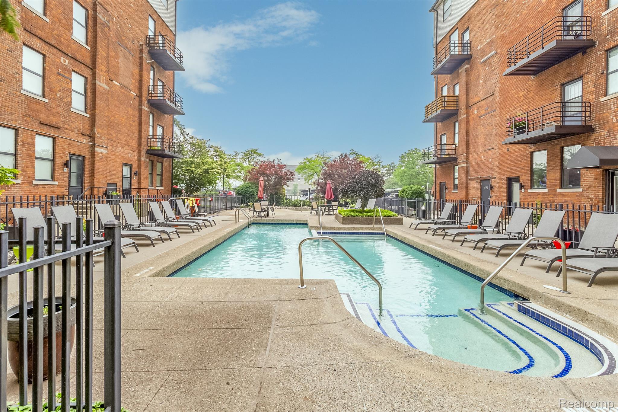 6533 E JEFFERSON Avenue Unit: 404j