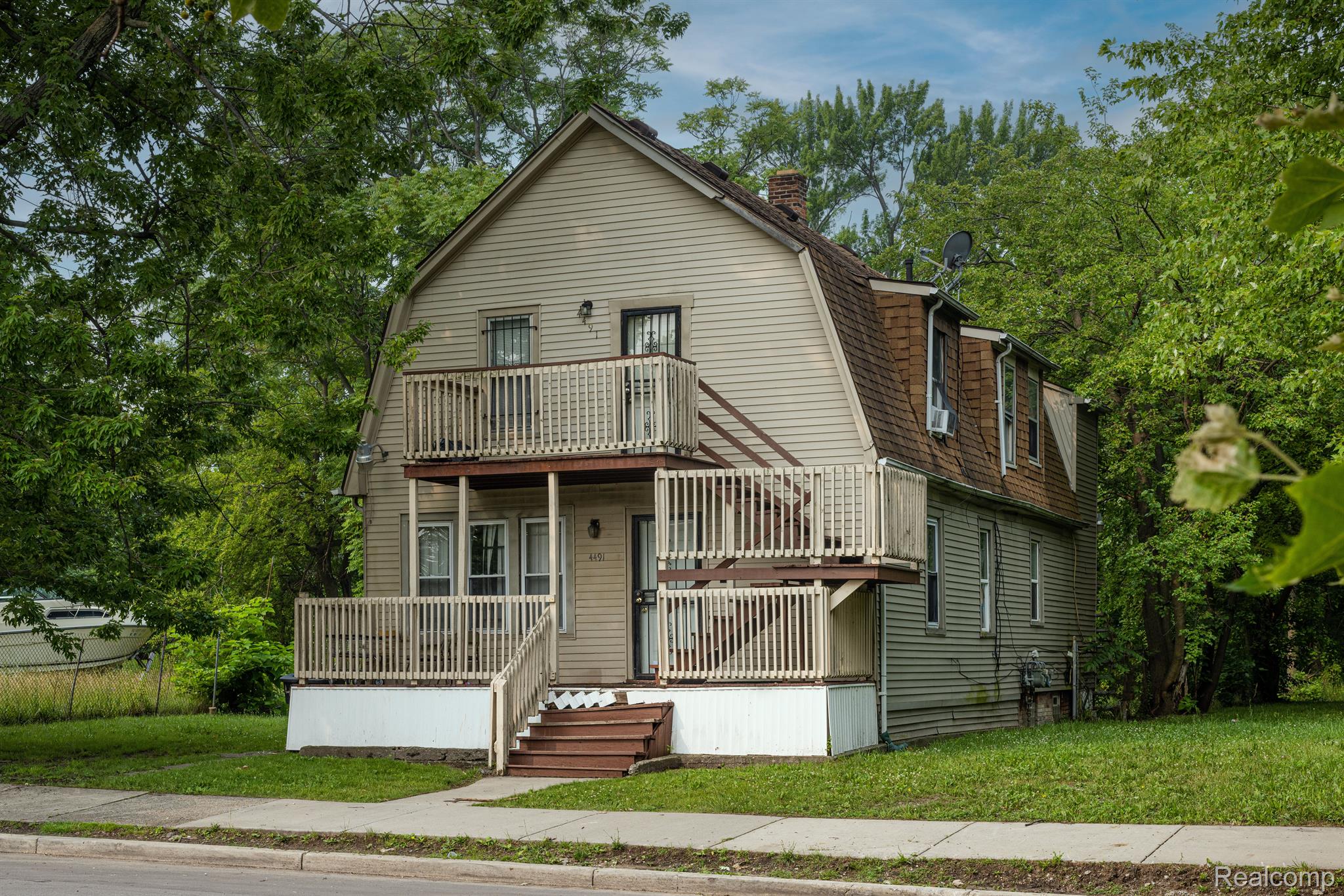 4491 CADILLAC Boulevard