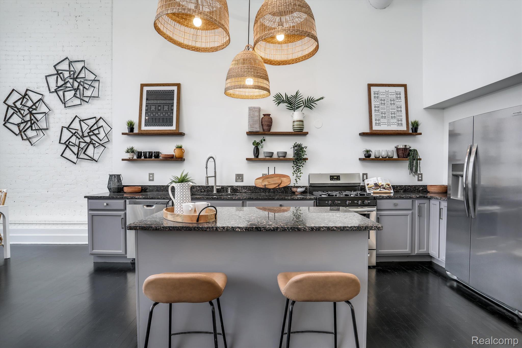 2843 E Grand Blvd Unit: 2