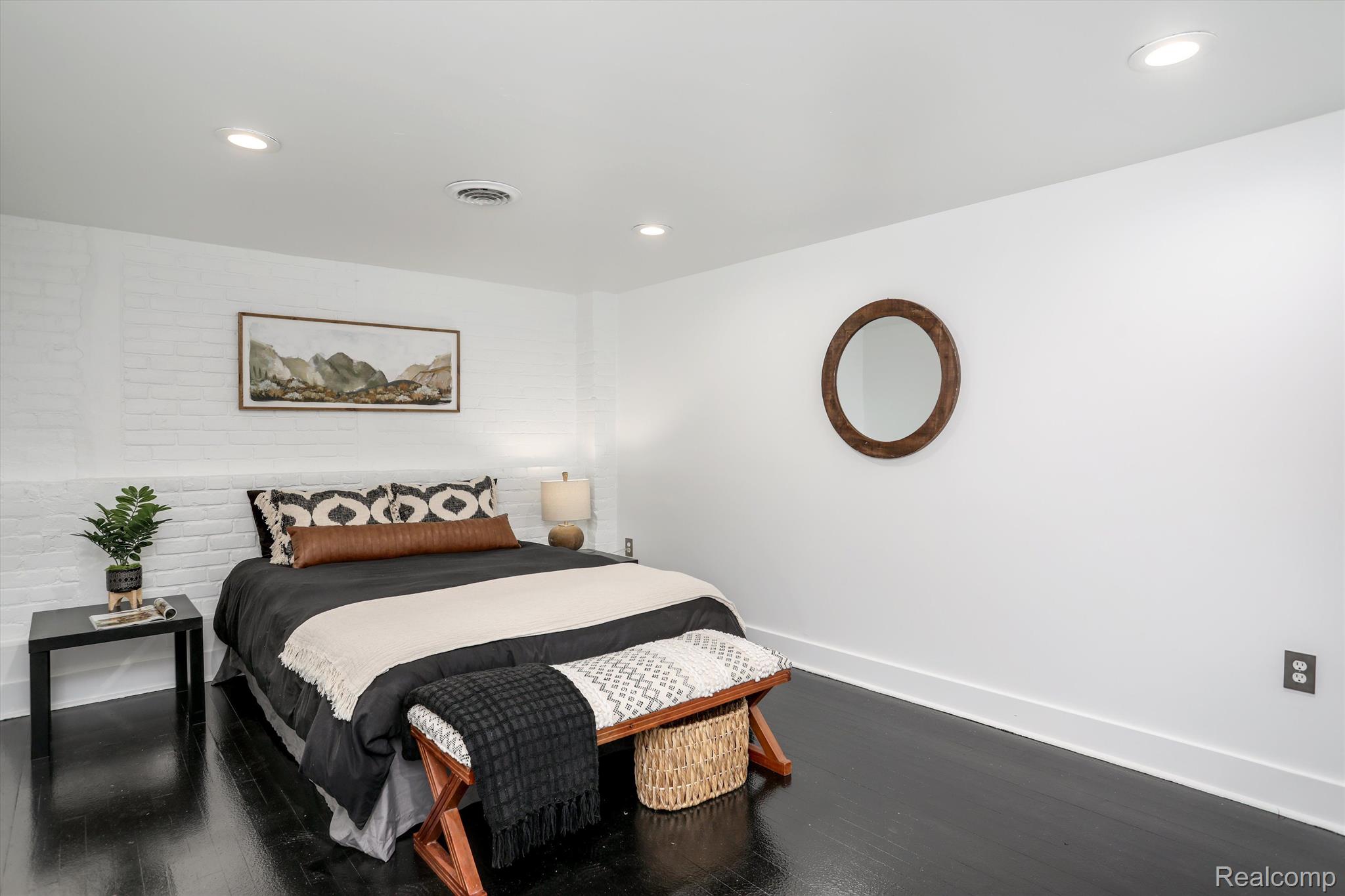 2843 E Grand Blvd Unit: 2