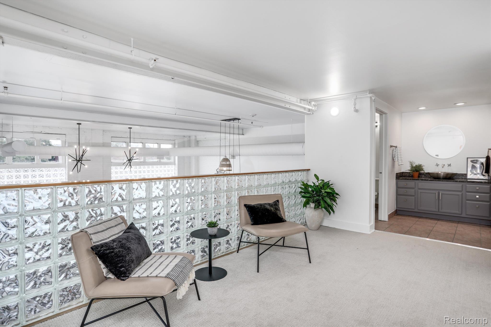 2843 E Grand Blvd Unit: 2