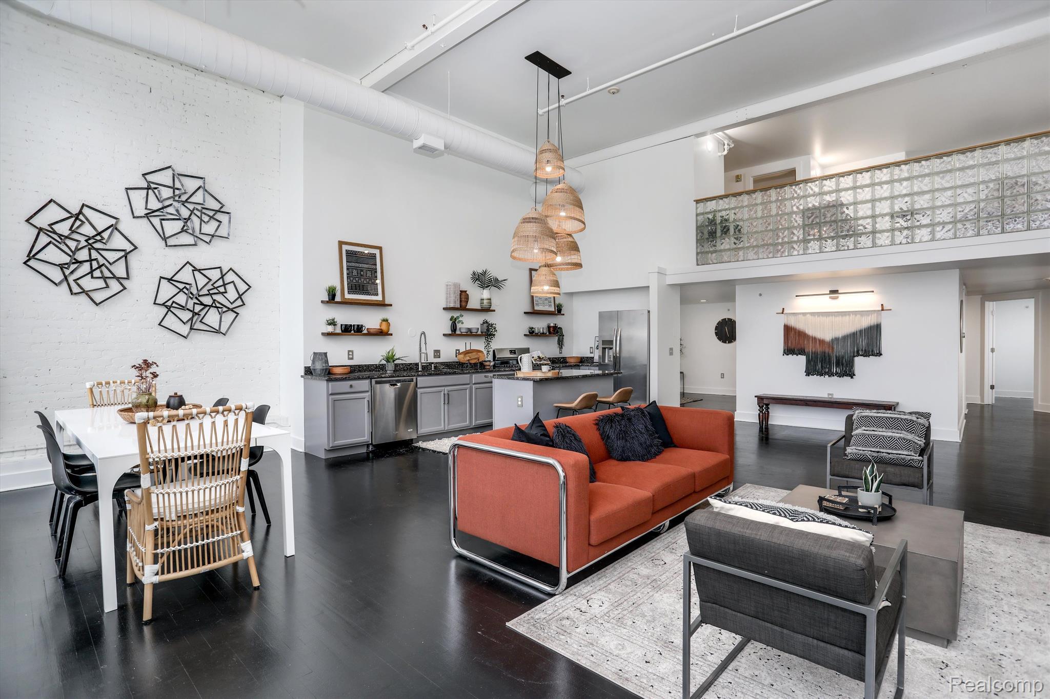 2843 E Grand Blvd Unit: 2