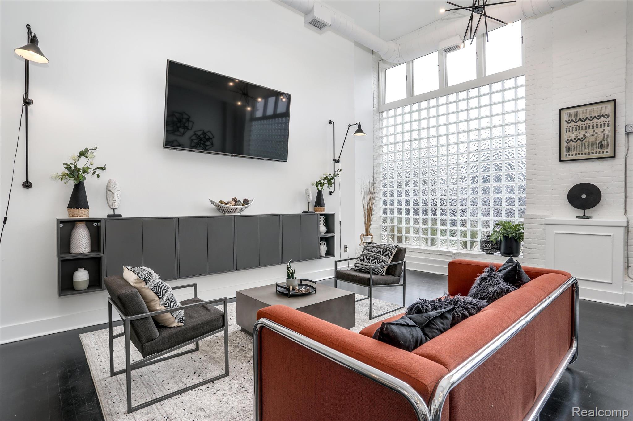 2843 E Grand Blvd Unit: 2