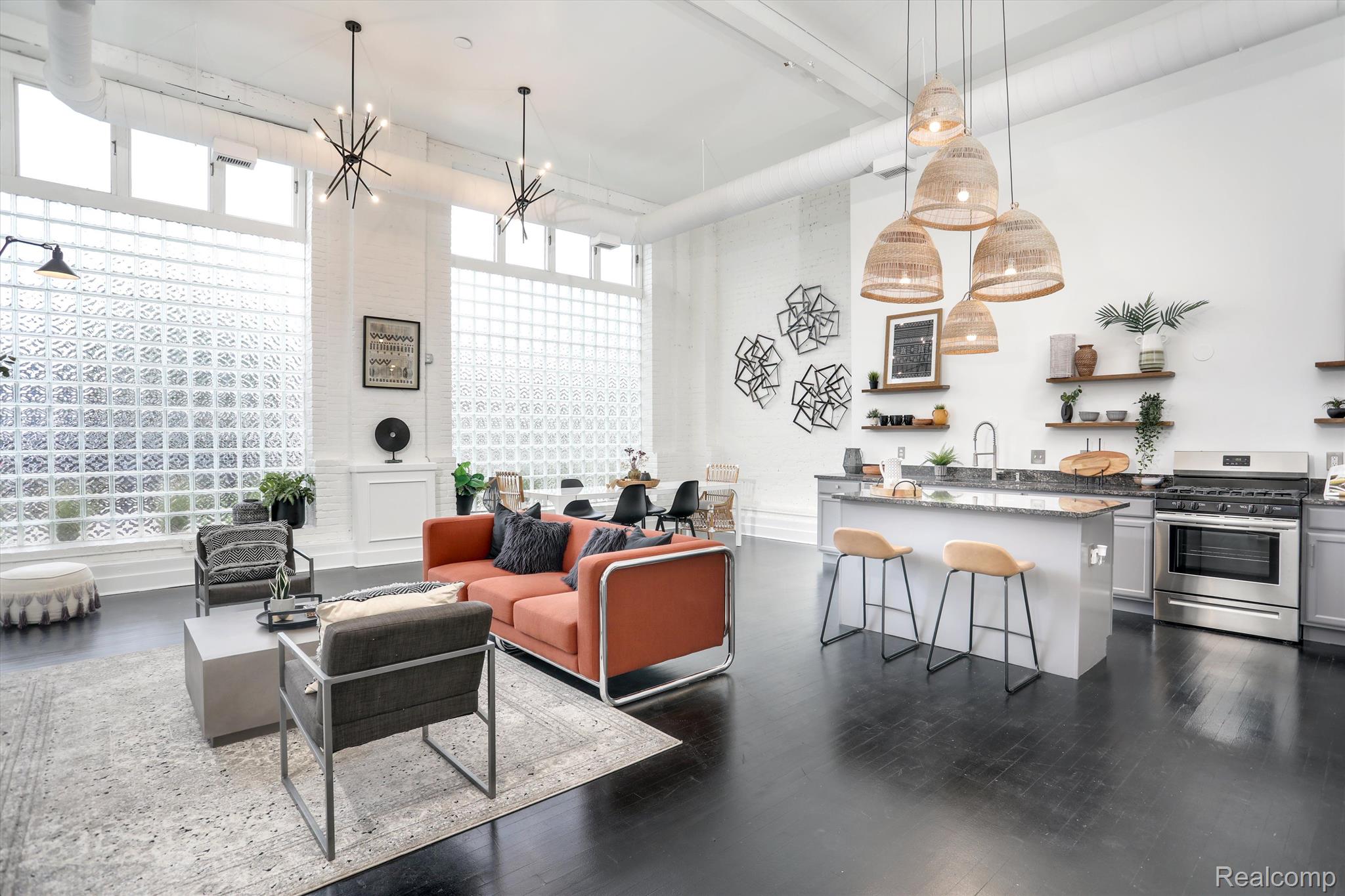 2843 E Grand Blvd Unit: 2