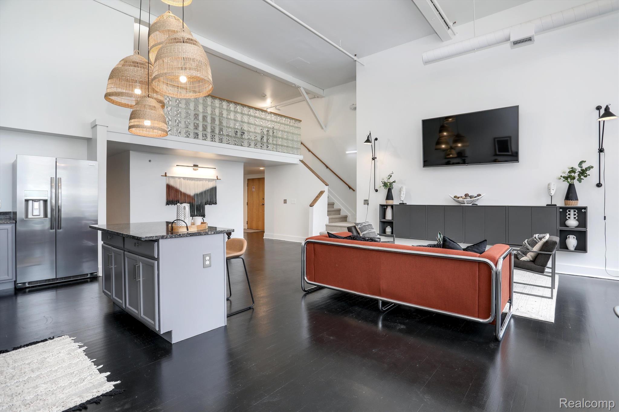 2843 E Grand Blvd Unit: 2