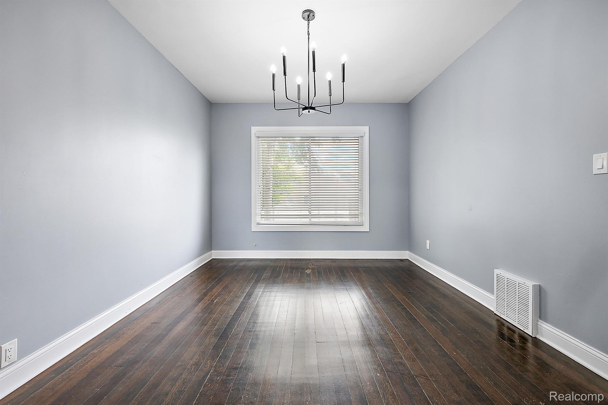 234 E BETHUNE Street