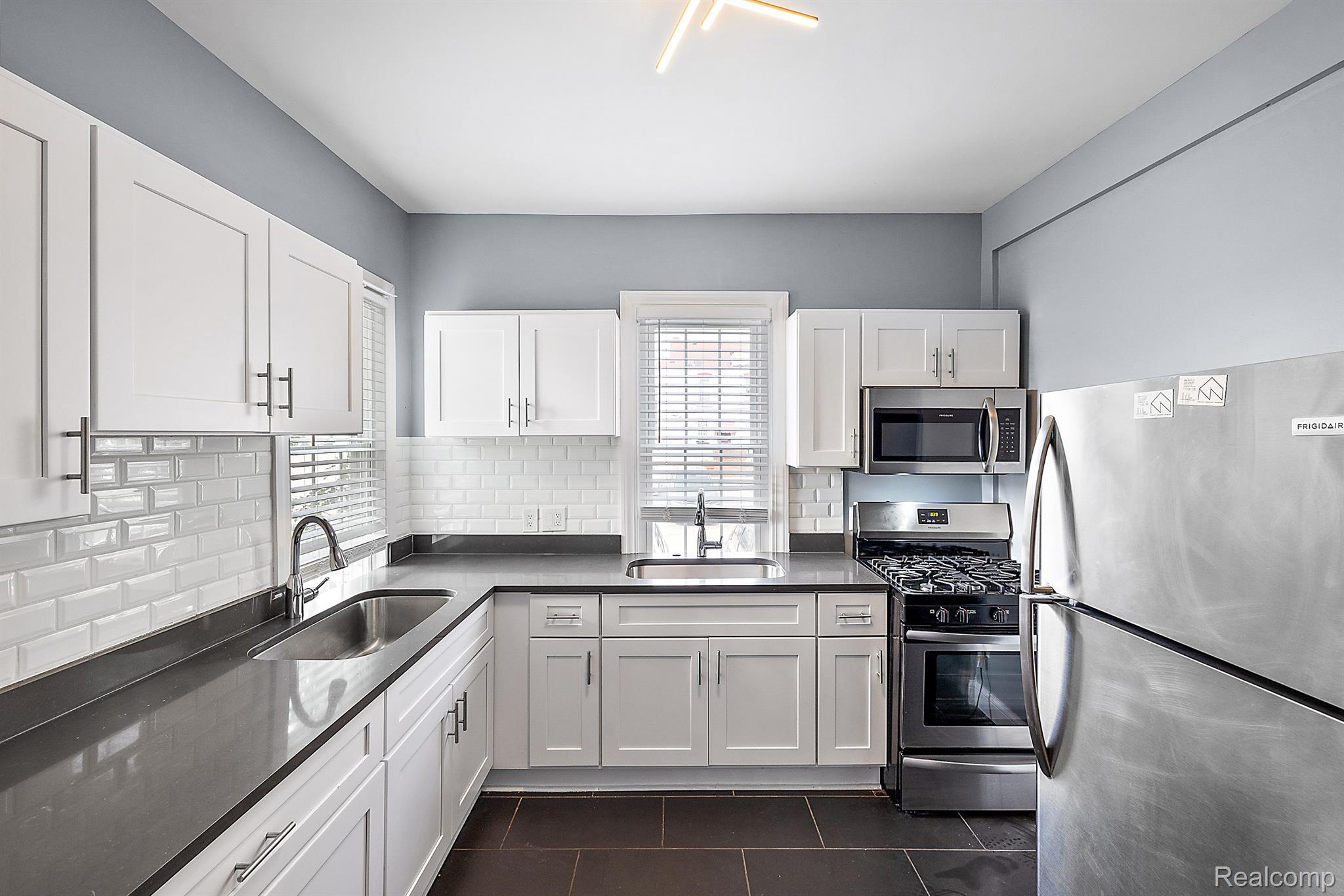 234 E BETHUNE Street