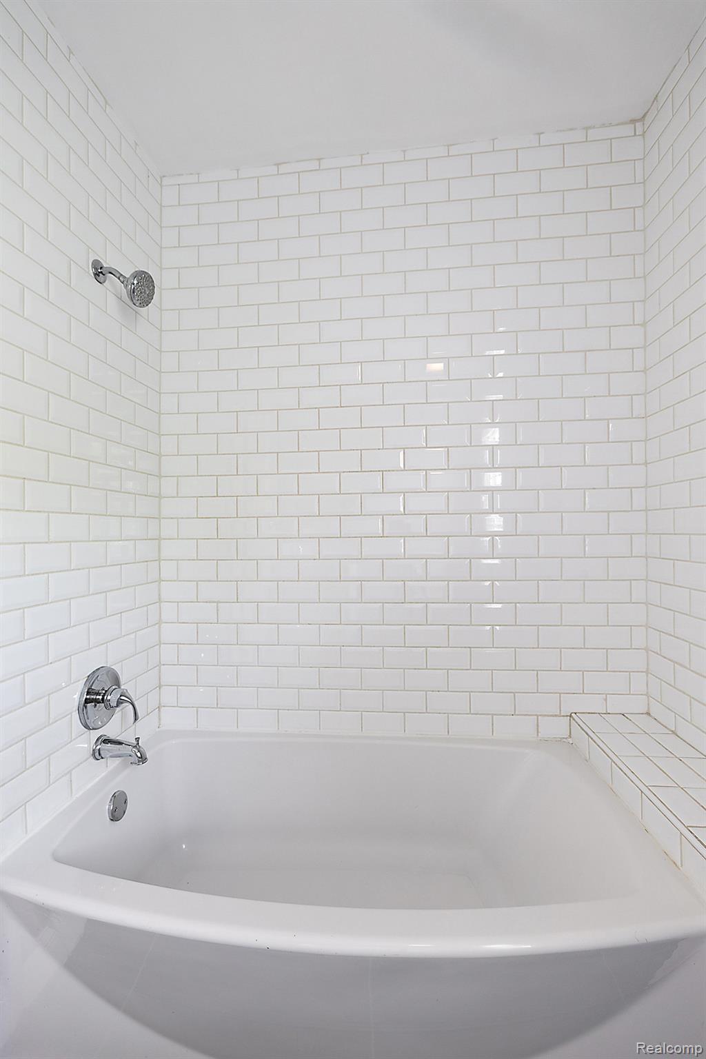 234 E BETHUNE Street