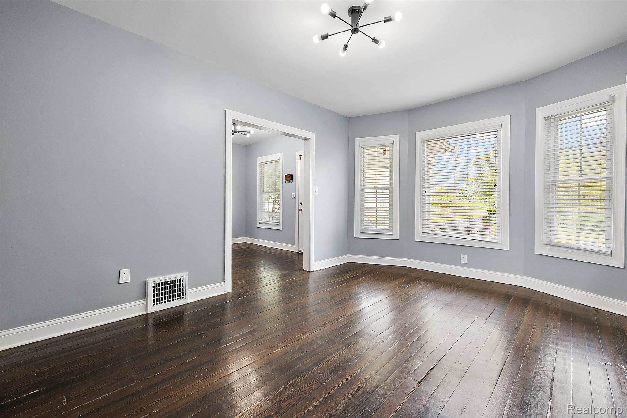 234 E BETHUNE Street