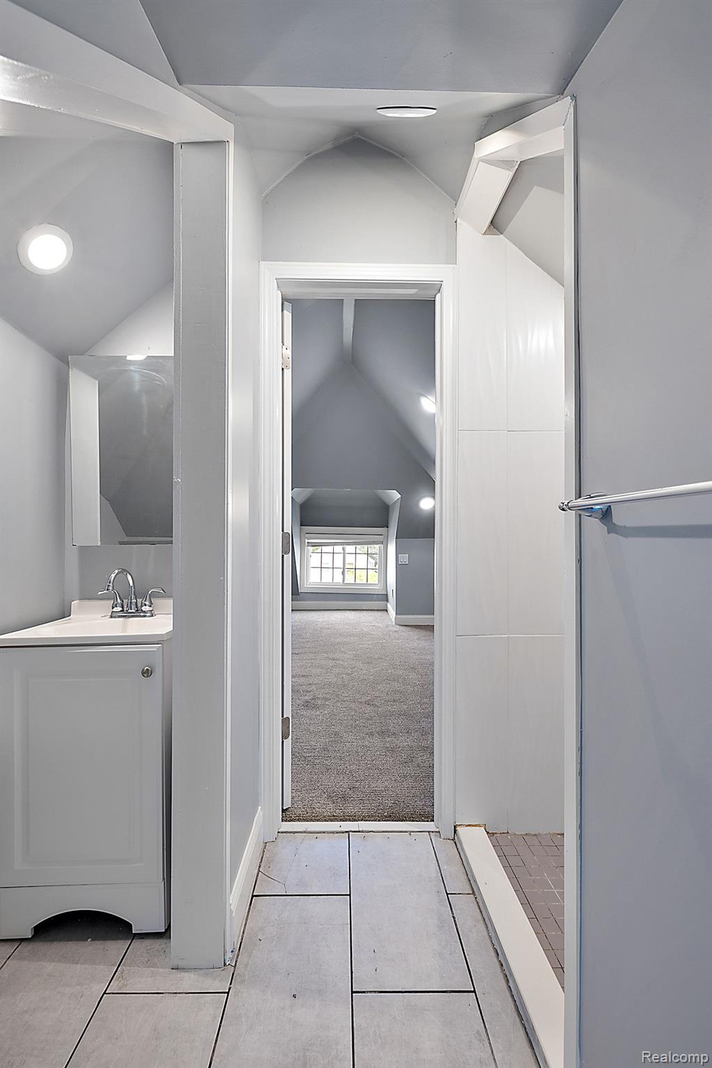 234 E BETHUNE Street