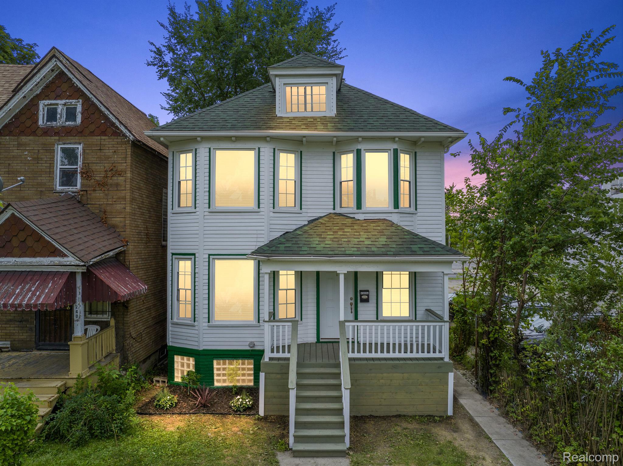 234 E BETHUNE Street