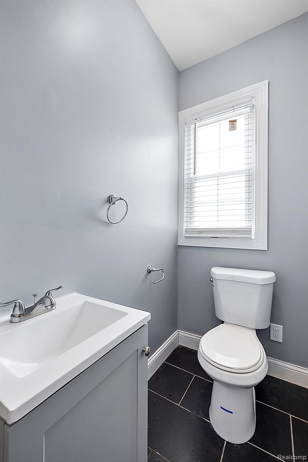 234 E BETHUNE Street