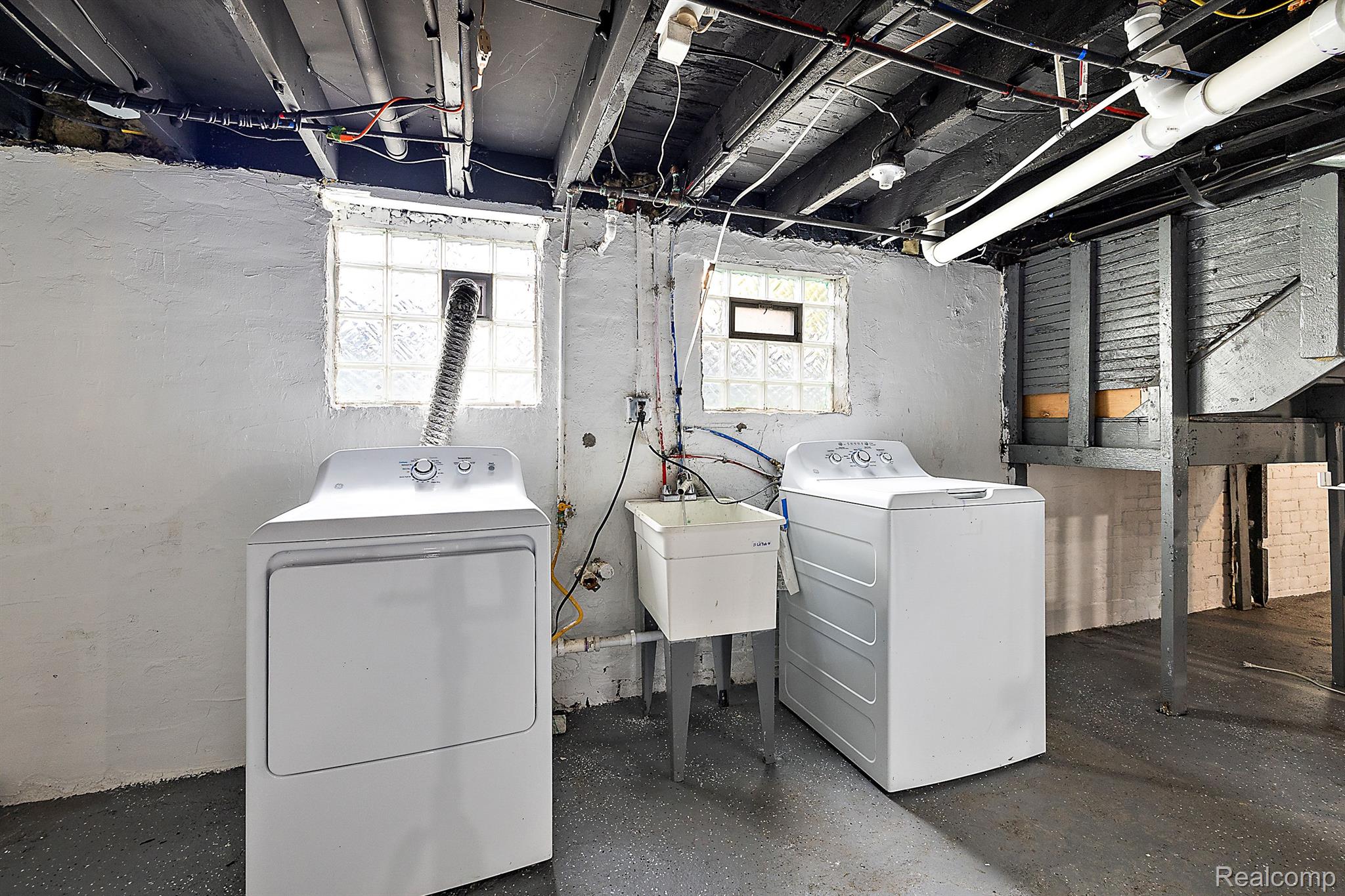 234 E BETHUNE Street