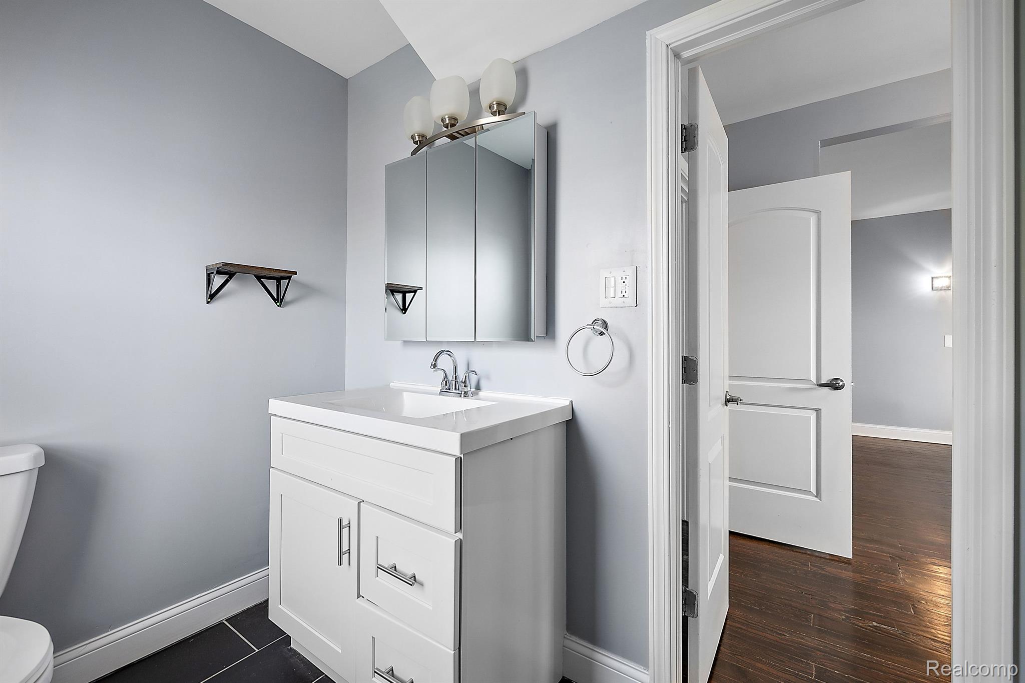 234 E BETHUNE Street