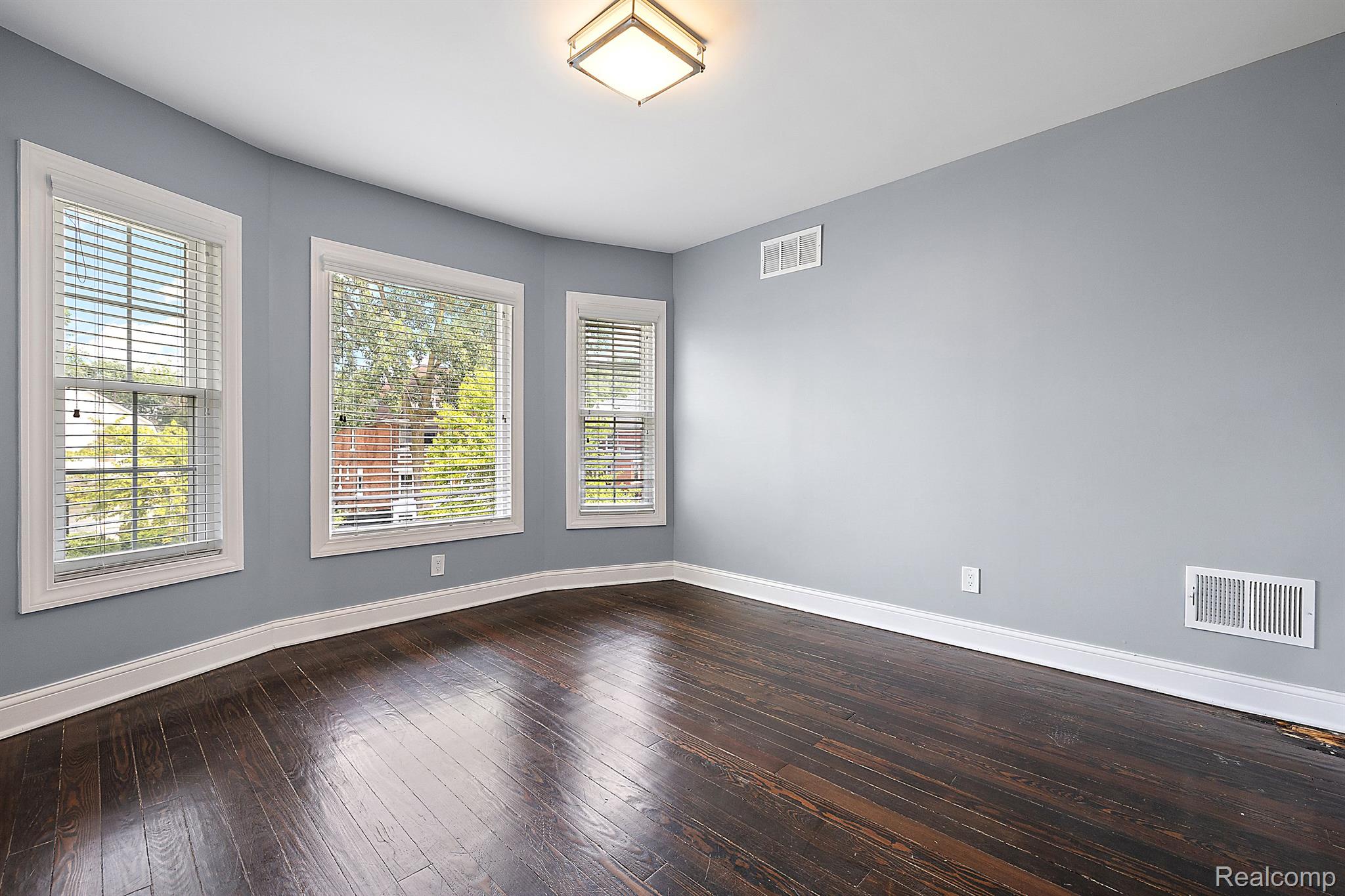 234 E BETHUNE Street