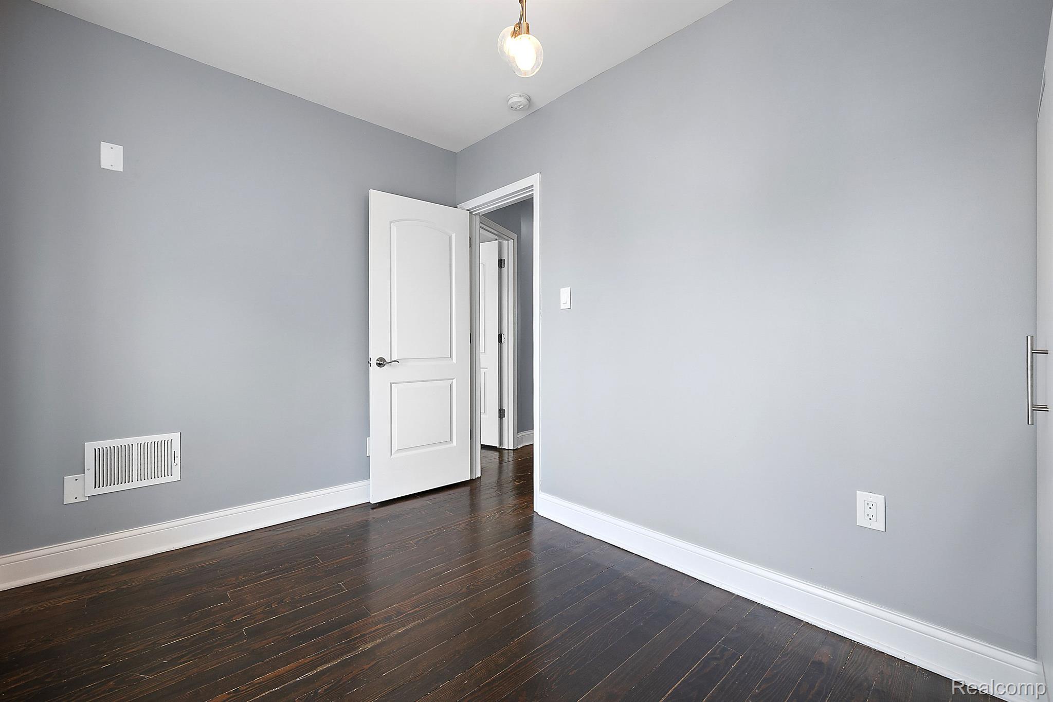 234 E BETHUNE Street